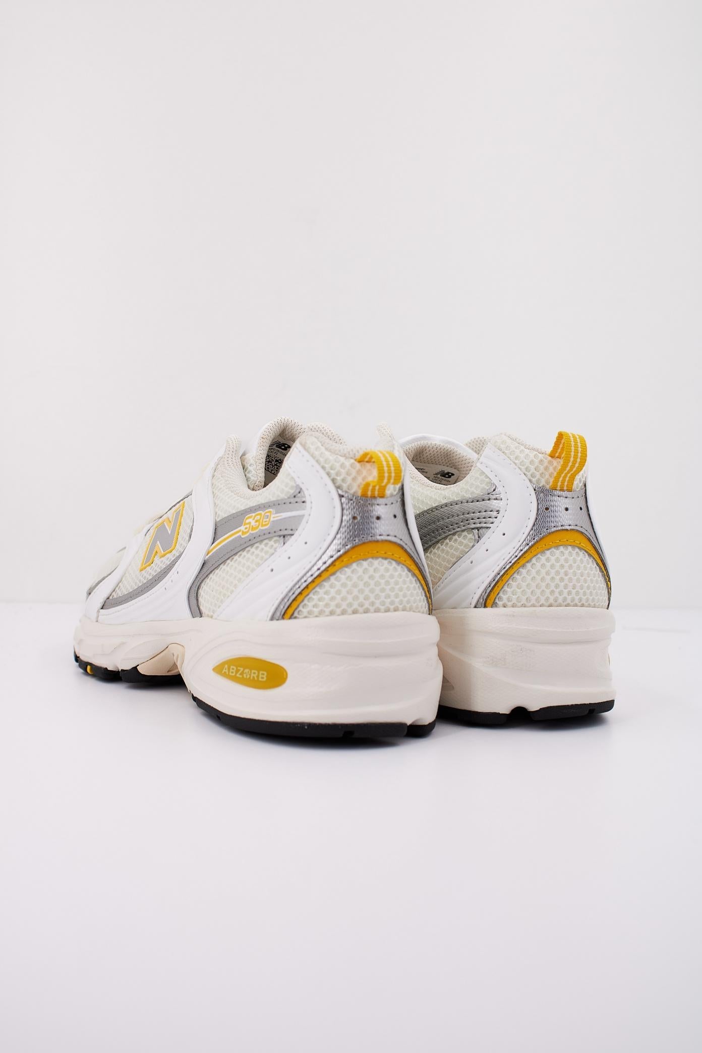 NEW BALANCE MR SY en color BLANCO  (4)