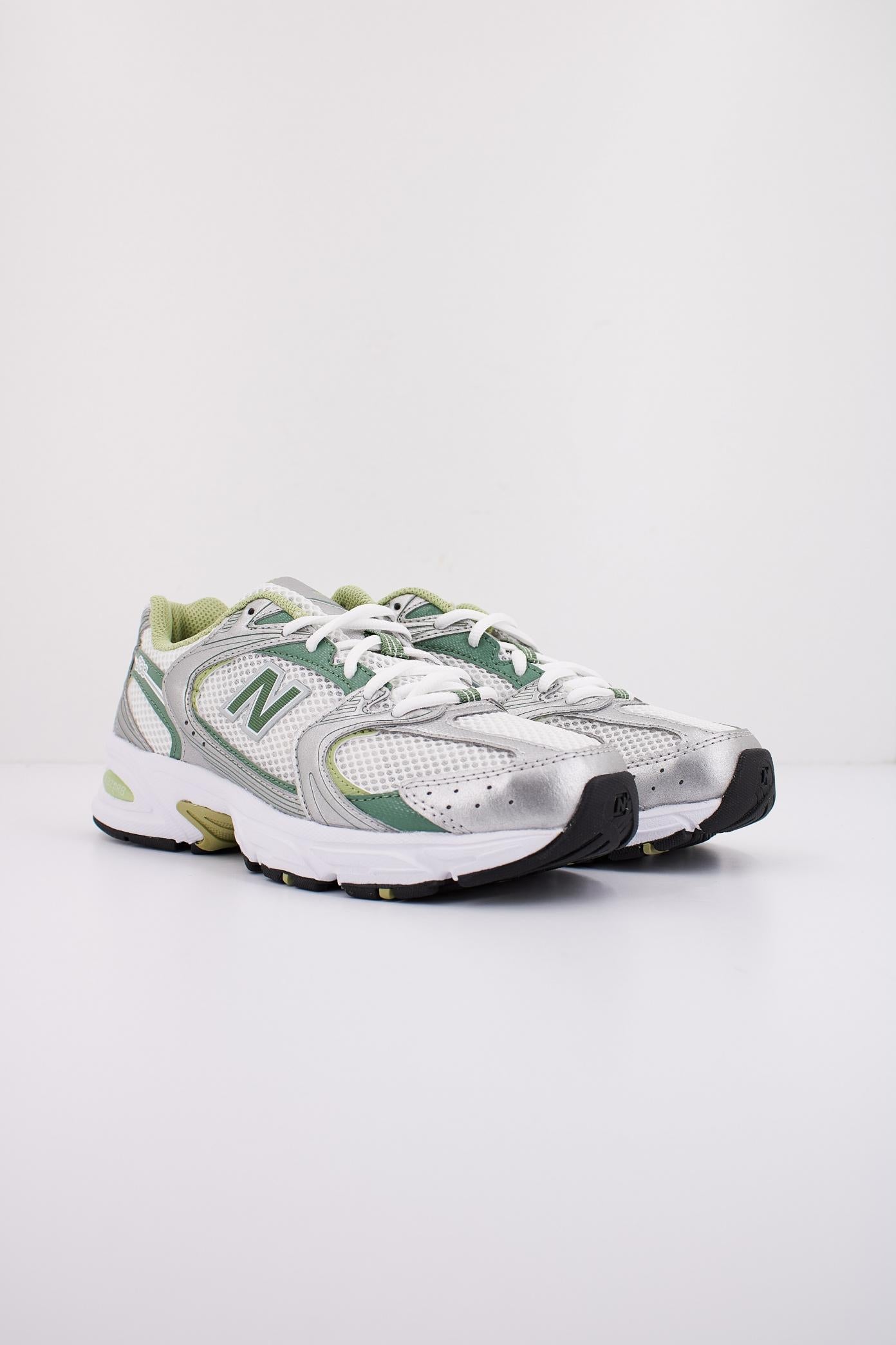 NEW BALANCE MR  en color VERDE  (2)
