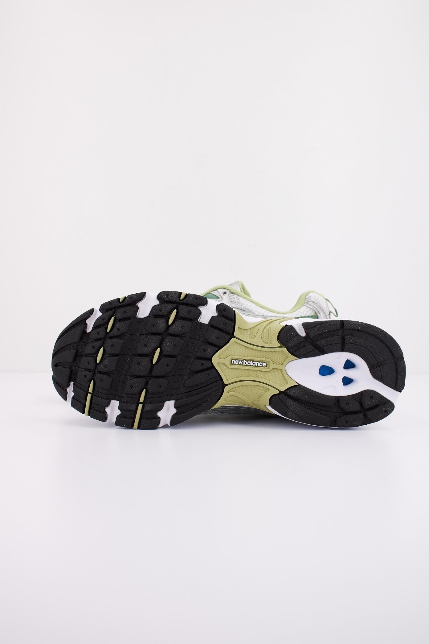 NEW BALANCE MR  en color VERDE  (5)