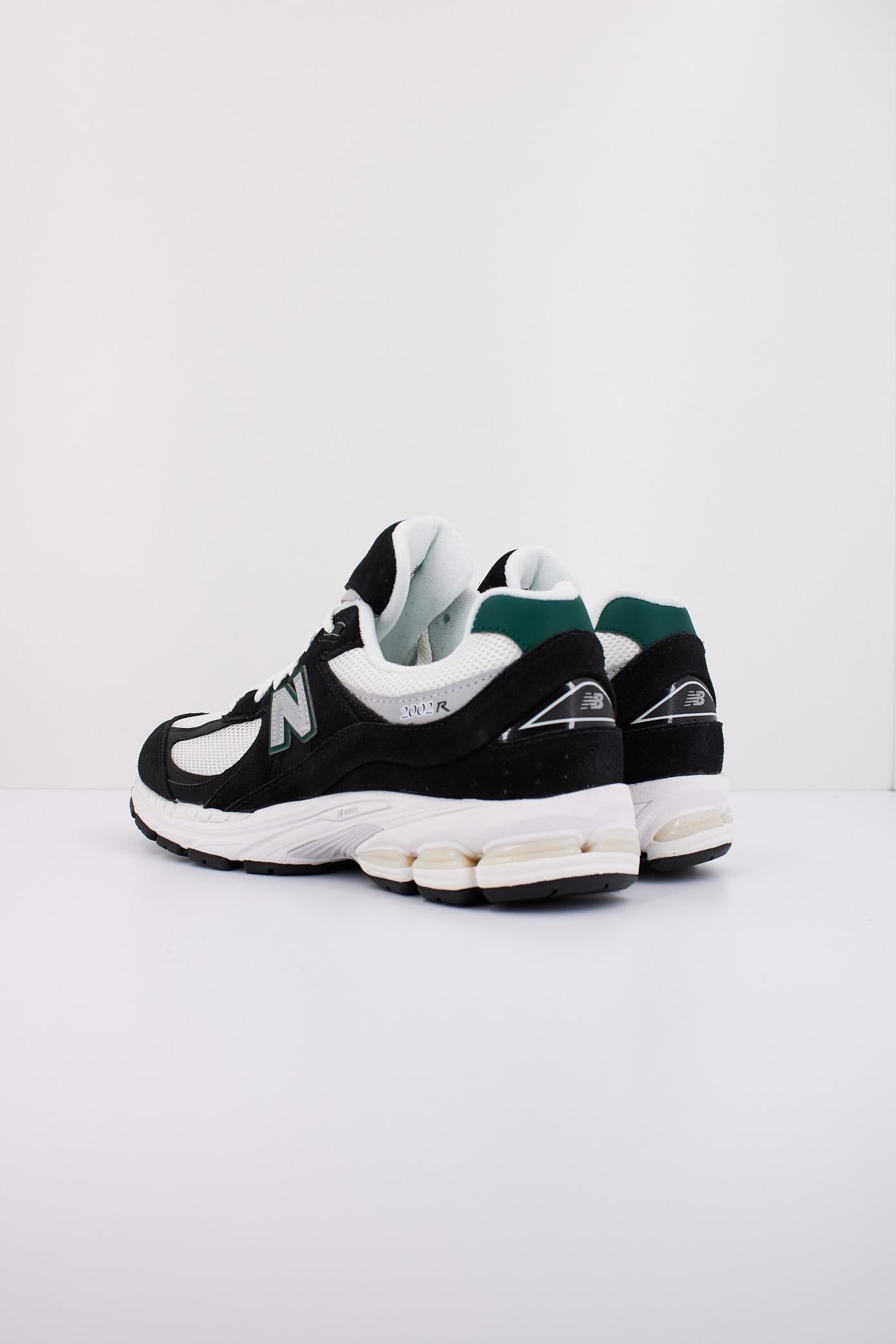 NEW BALANCE M RRA en color NEGRO  (4)