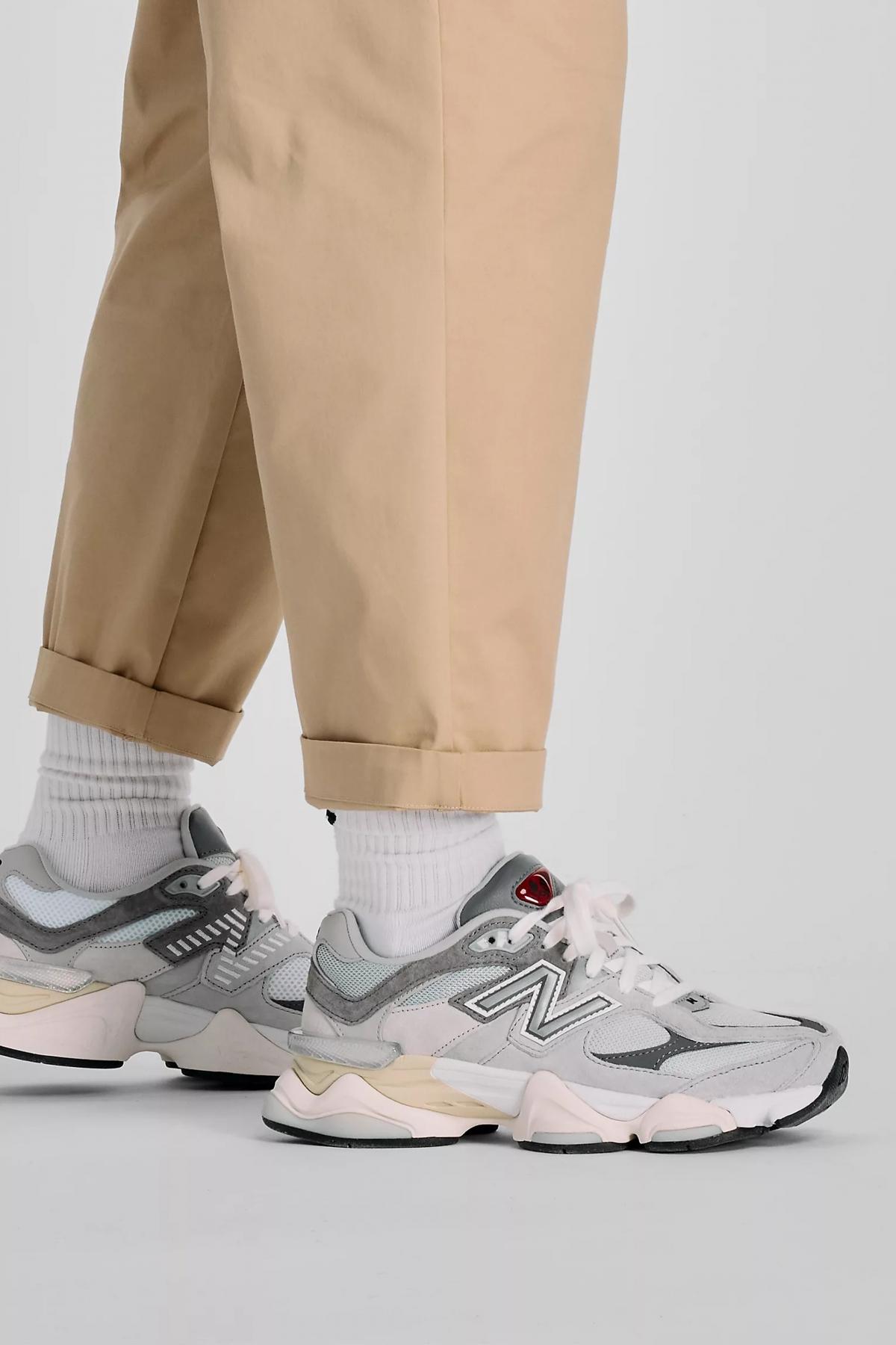 NEW BALANCE BOYLSTON TWILL TAPERED PANT en color MARRON CLARO  (4)