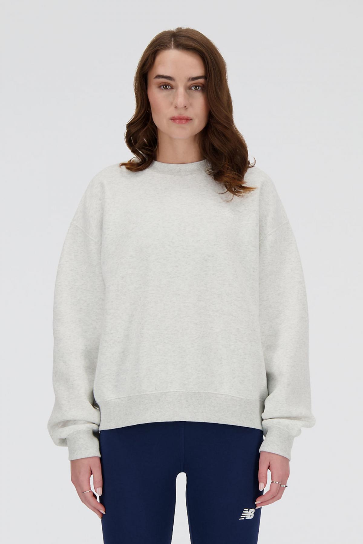 NEW BALANCE SPORT ESSENTIALS FLEECE CRE en color GRIS  (1)