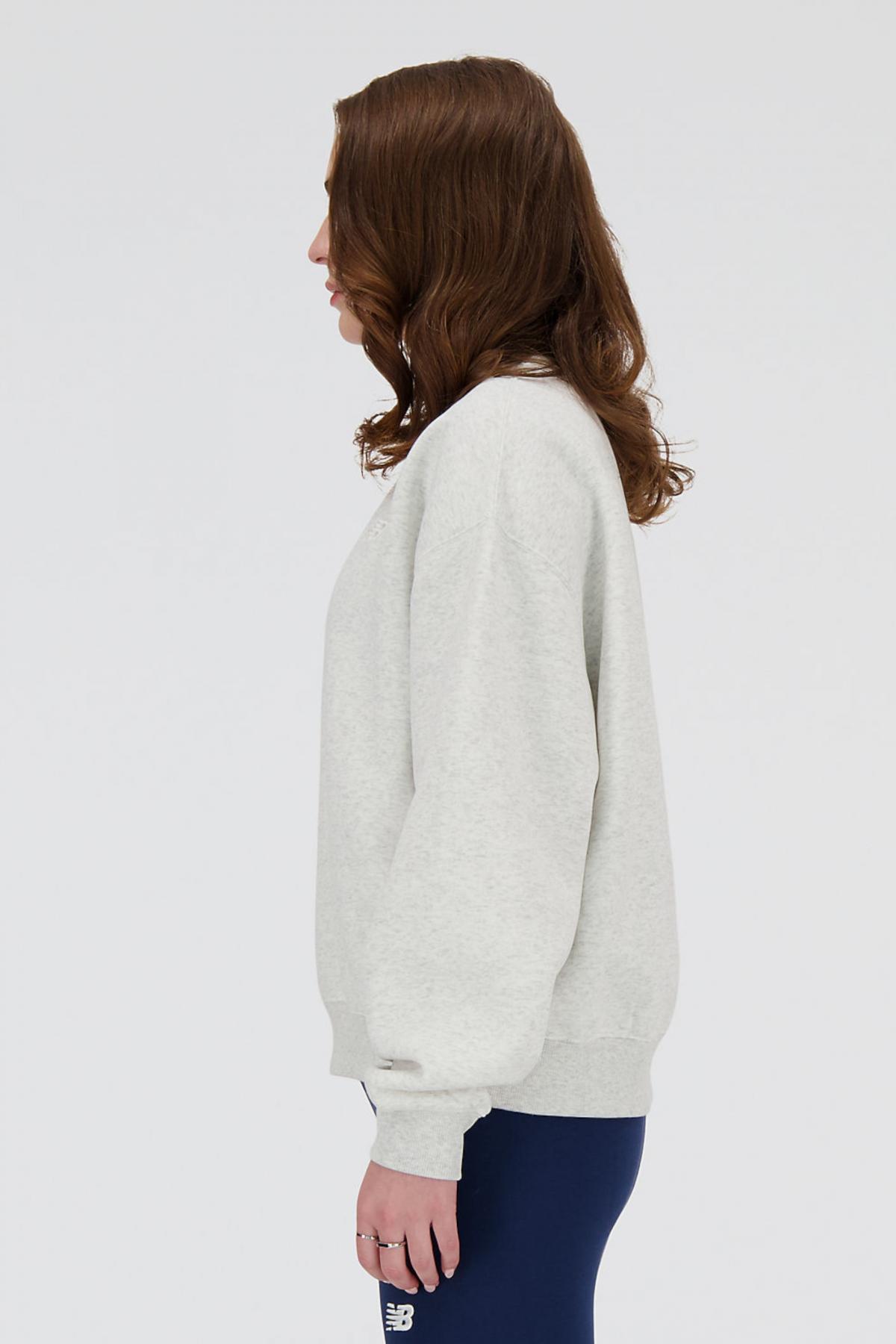 NEW BALANCE SPORT ESSENTIALS FLEECE CRE en color GRIS  (2)