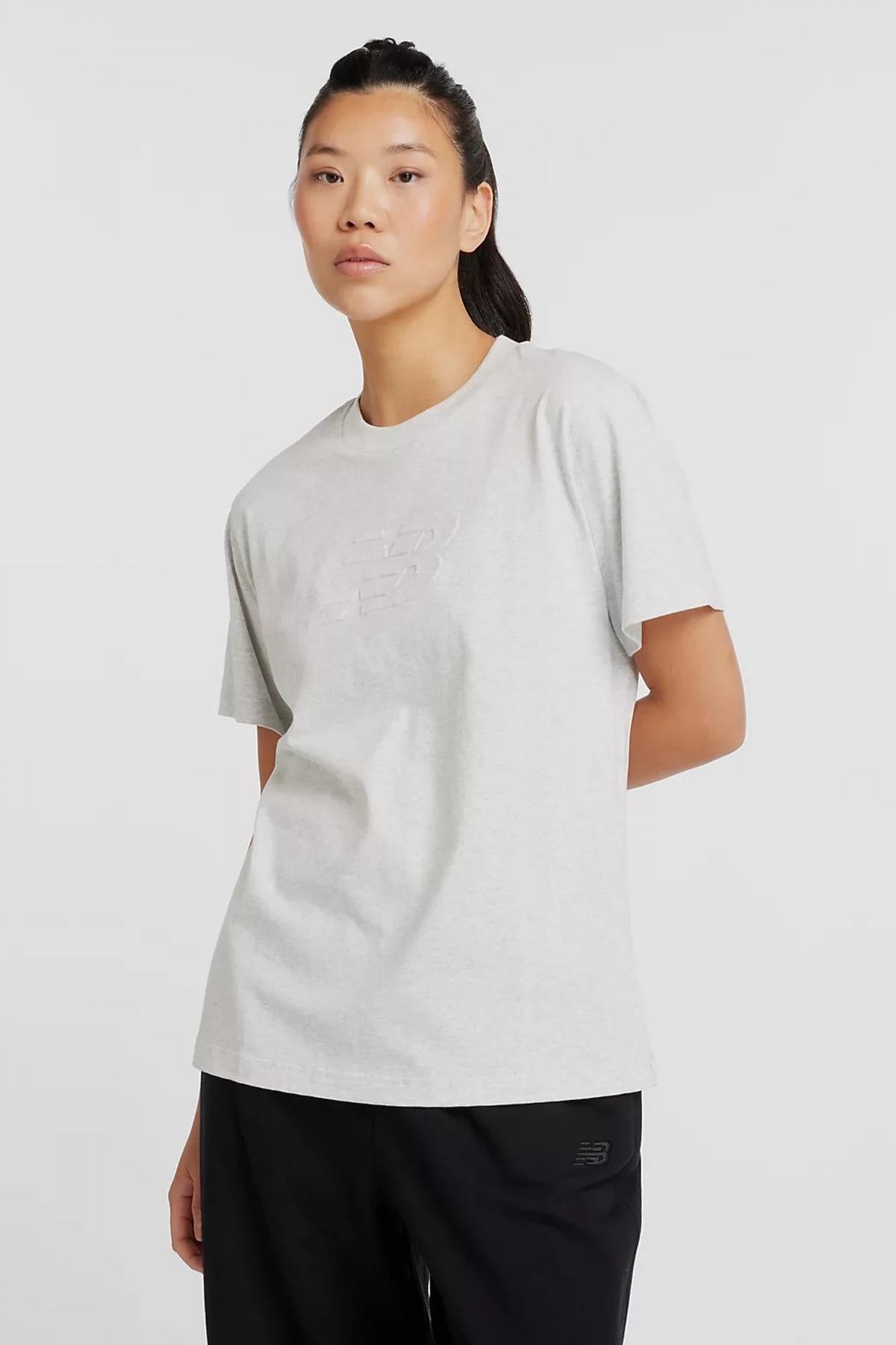 NEW BALANCE EMBOSSED LOGO JERSEY T-SHIR en color GRIS  (1)