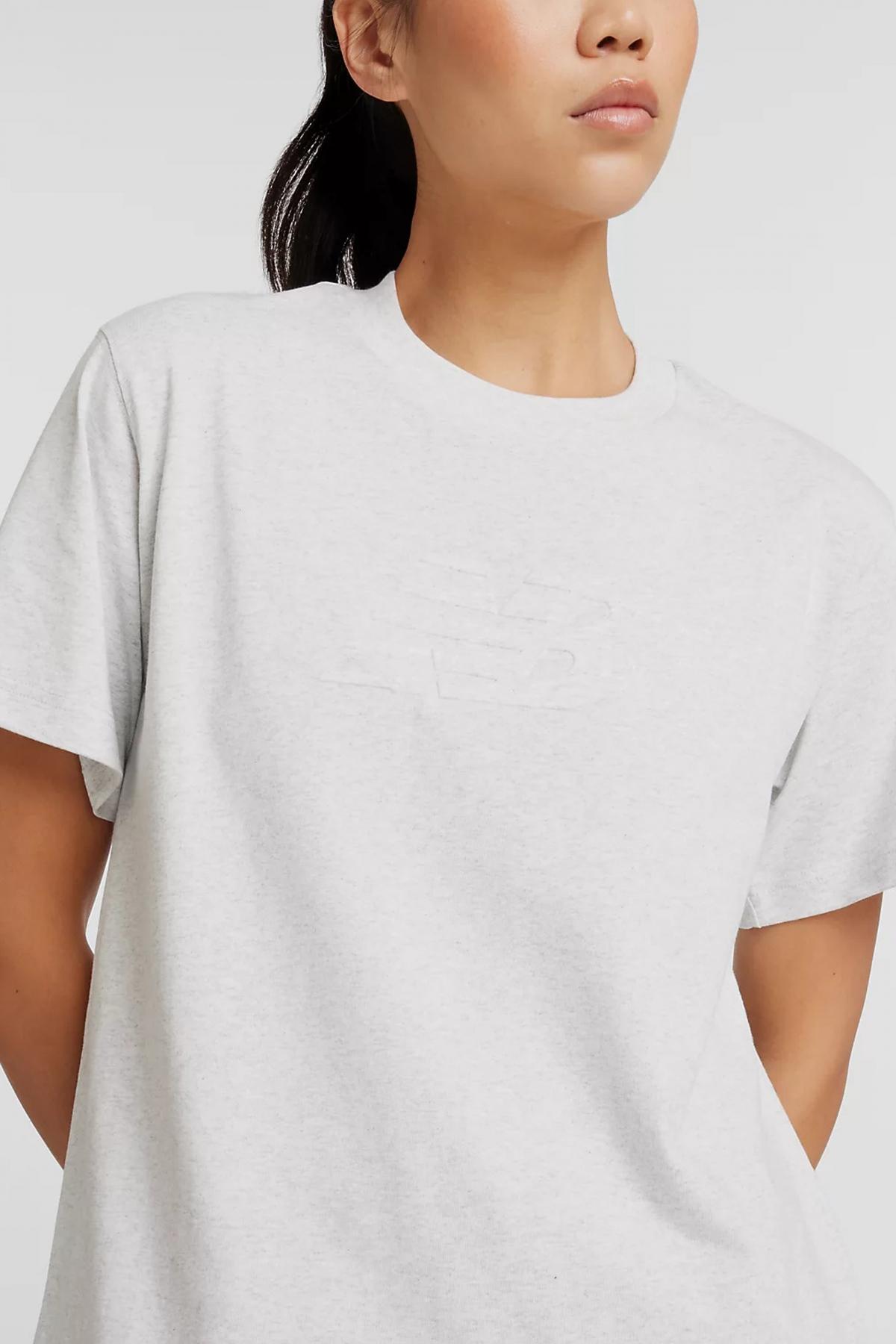 NEW BALANCE EMBOSSED LOGO JERSEY T-SHIR en color GRIS  (4)