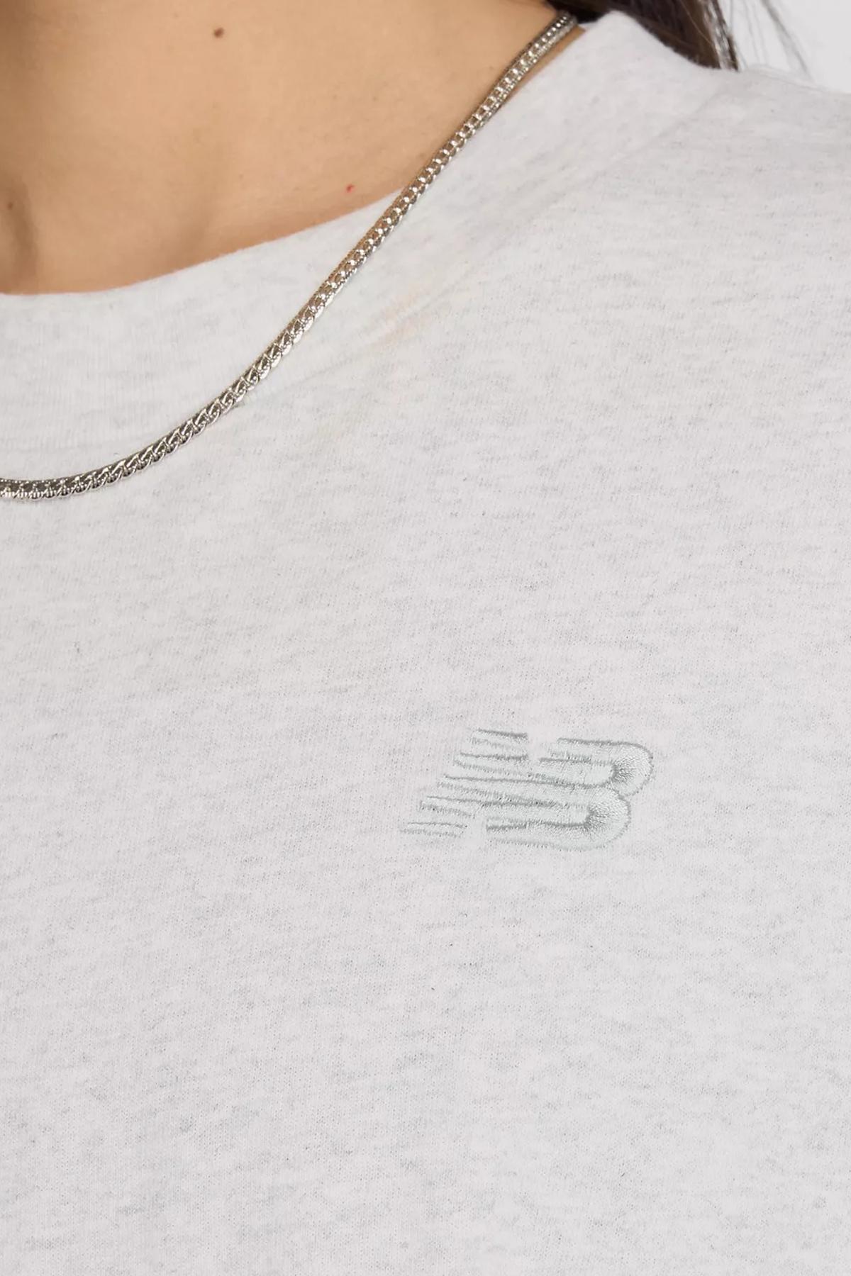 NEW BALANCE LOGO OVERSIZED JERSEY T-SHI en color GRIS  (3)