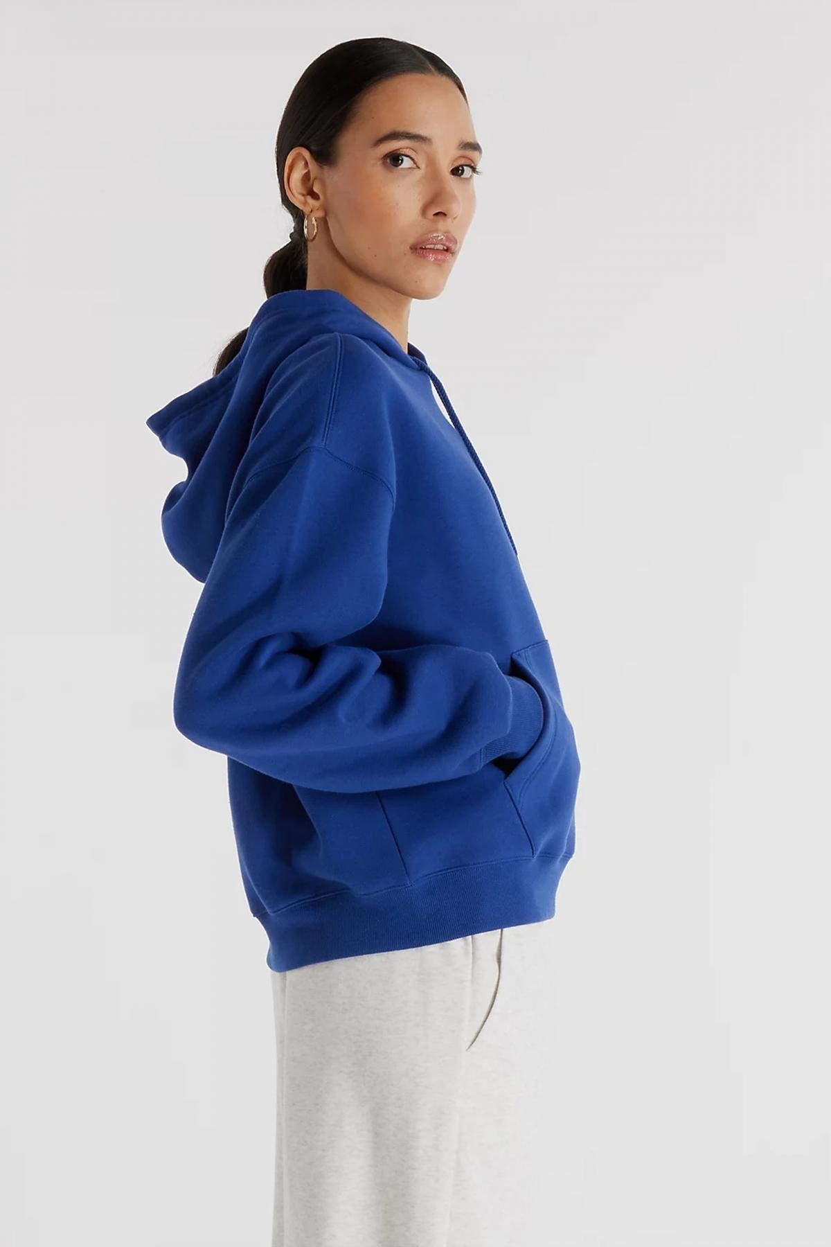 NEW BALANCE GRAPHIC FLEECE HOODIE en color AZUL  (2)