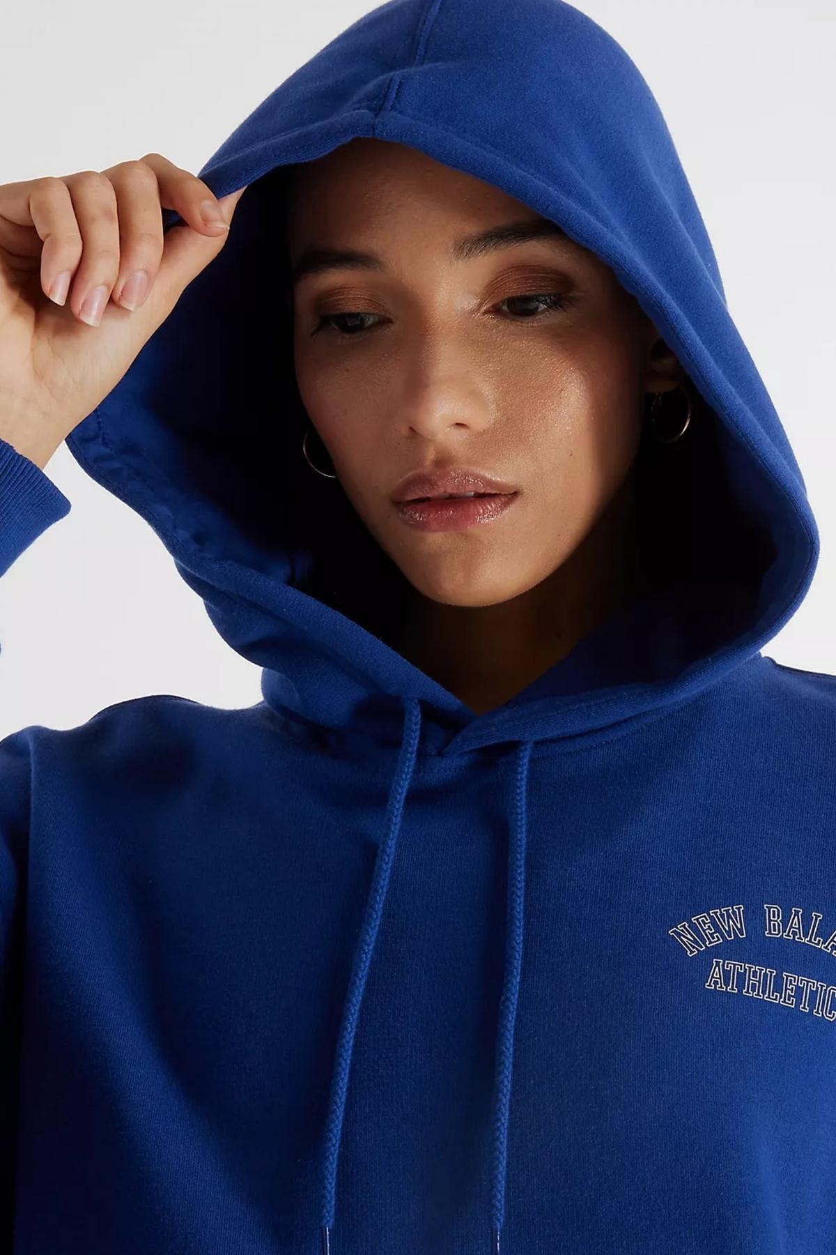 NEW BALANCE GRAPHIC FLEECE HOODIE en color AZUL  (4)