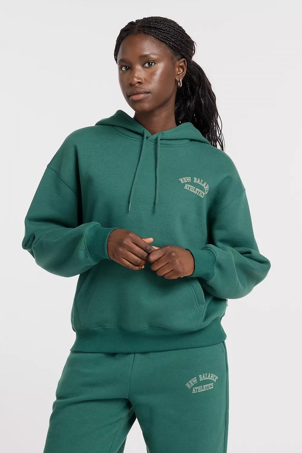 NEW BALANCE GRAPHIC FLEECE HOODIE en color VERDE  (1)
