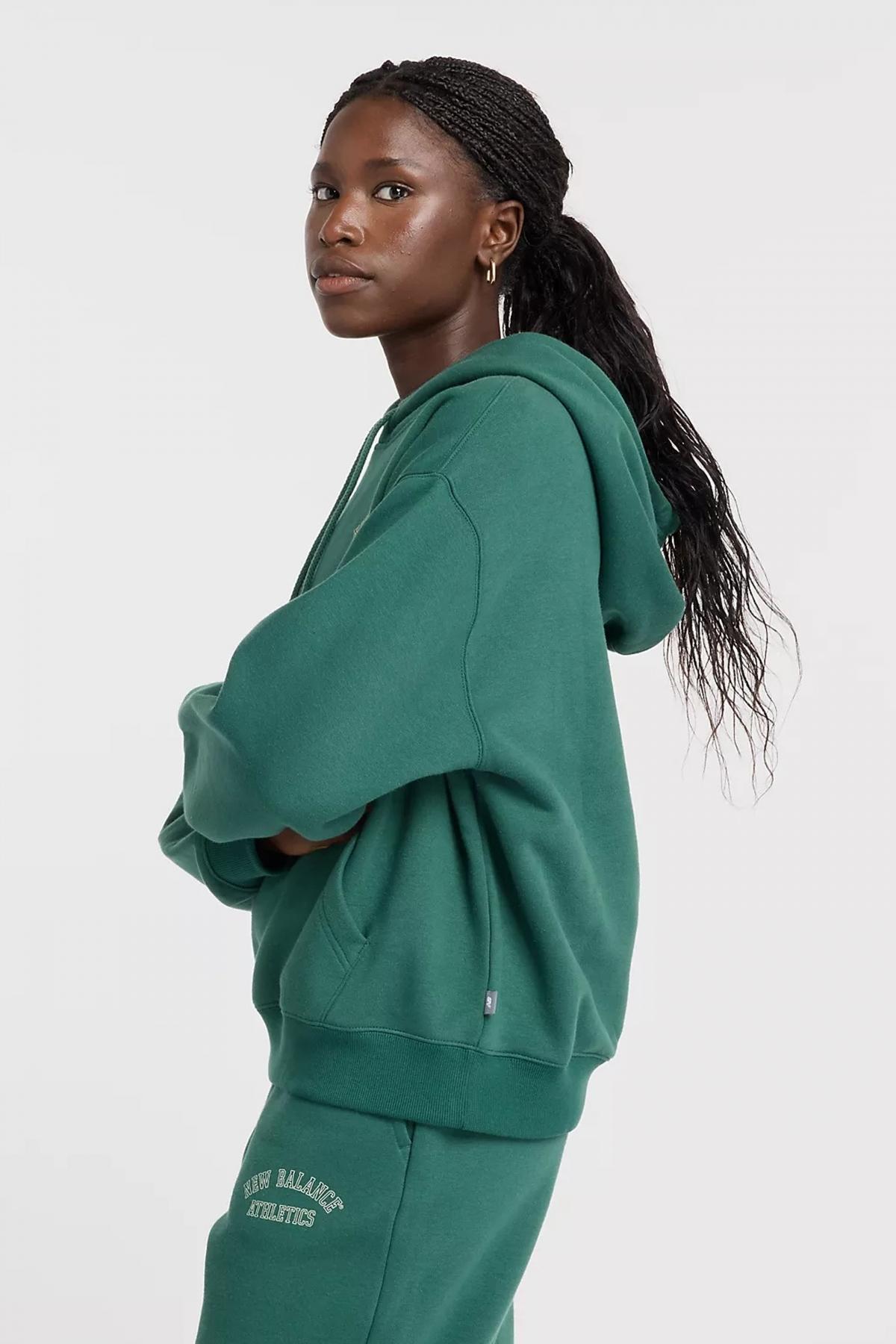 NEW BALANCE GRAPHIC FLEECE HOODIE en color VERDE  (2)