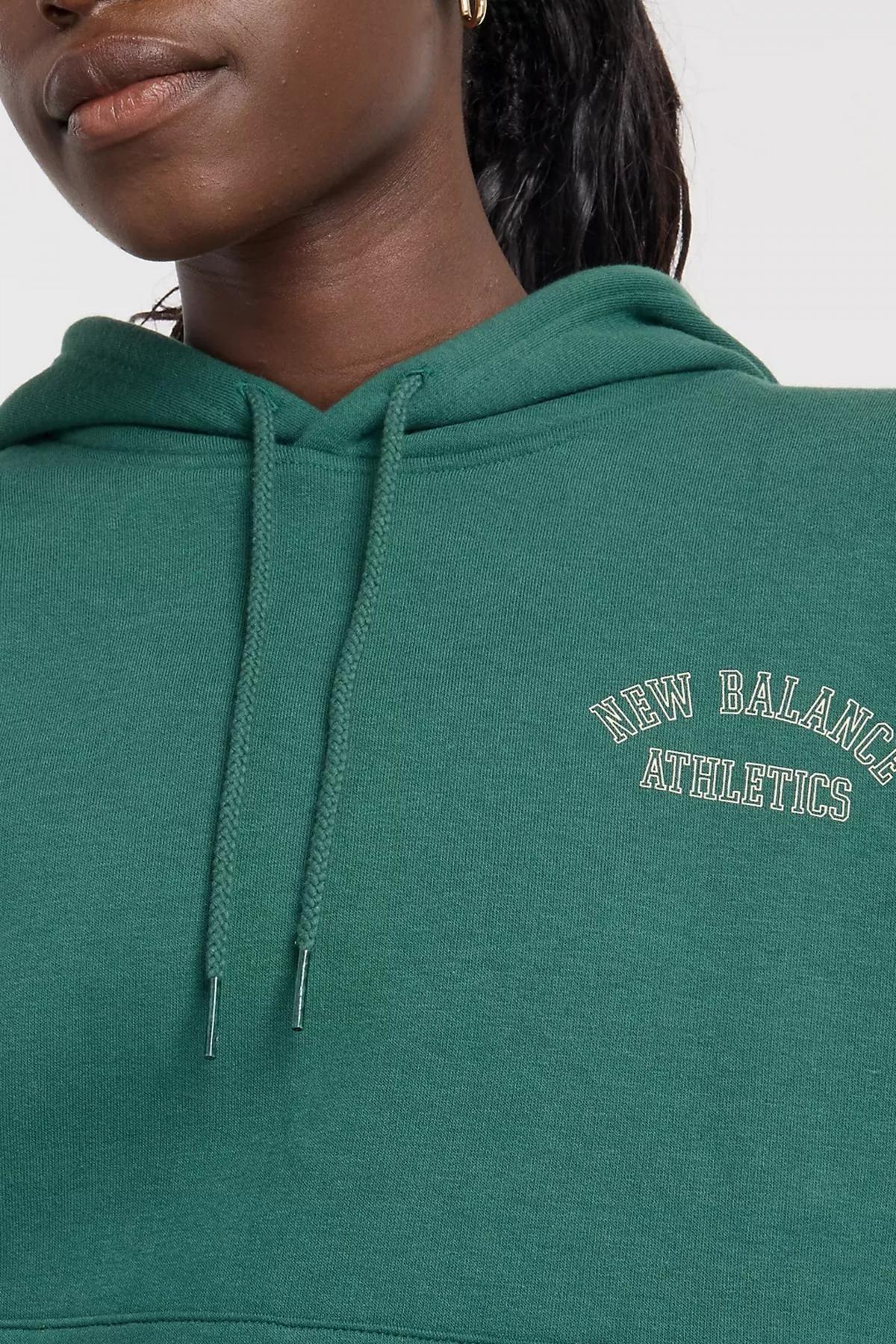 NEW BALANCE GRAPHIC FLEECE HOODIE en color VERDE  (4)