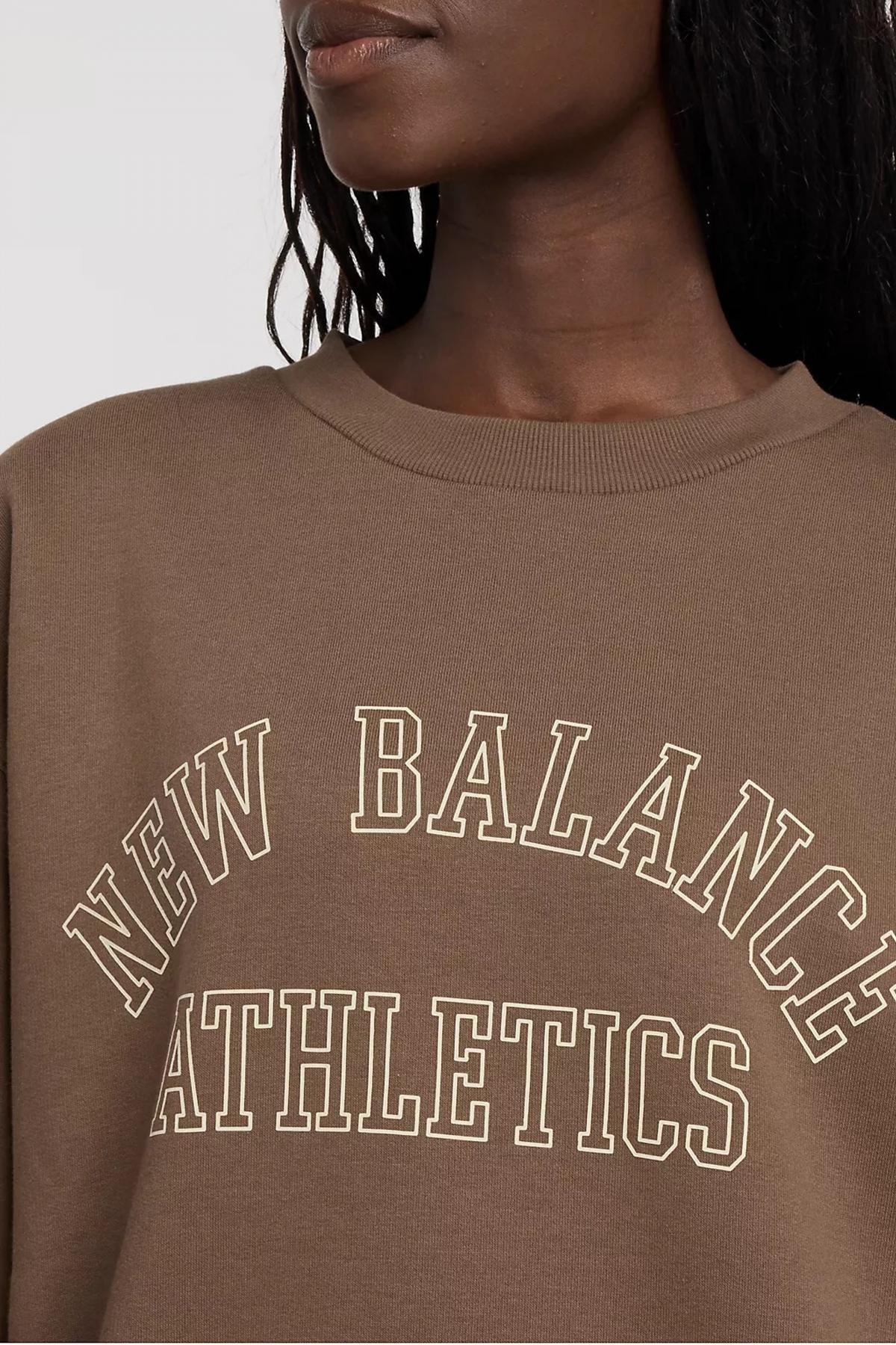 NEW BALANCE GRAPHIC FLEECE CREW en color MARRON  (4)