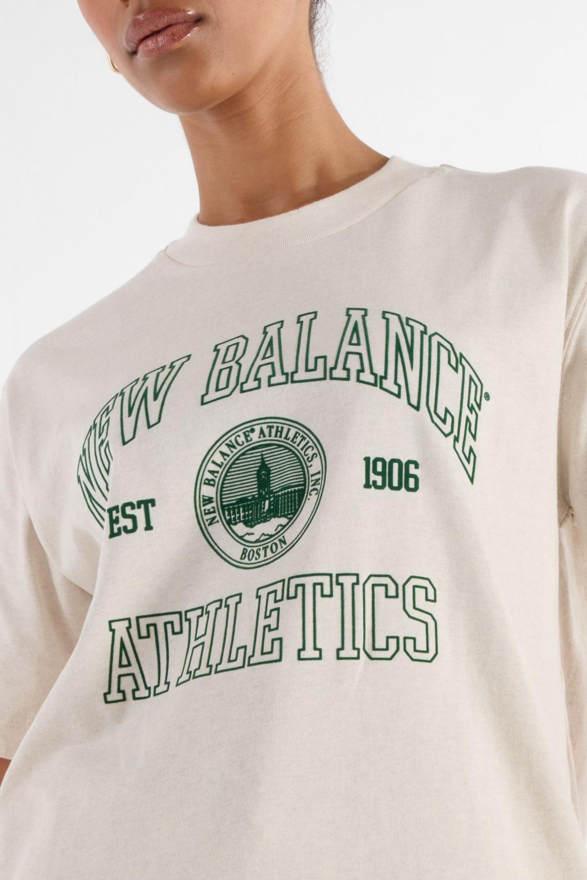 NEW BALANCE ATHLETICS OVERSIZED CREST T en color BLANCO  (4)