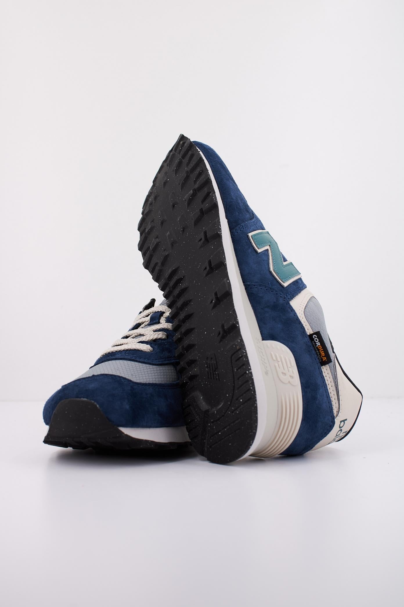 NEW BALANCE U en color AZUL  (5)