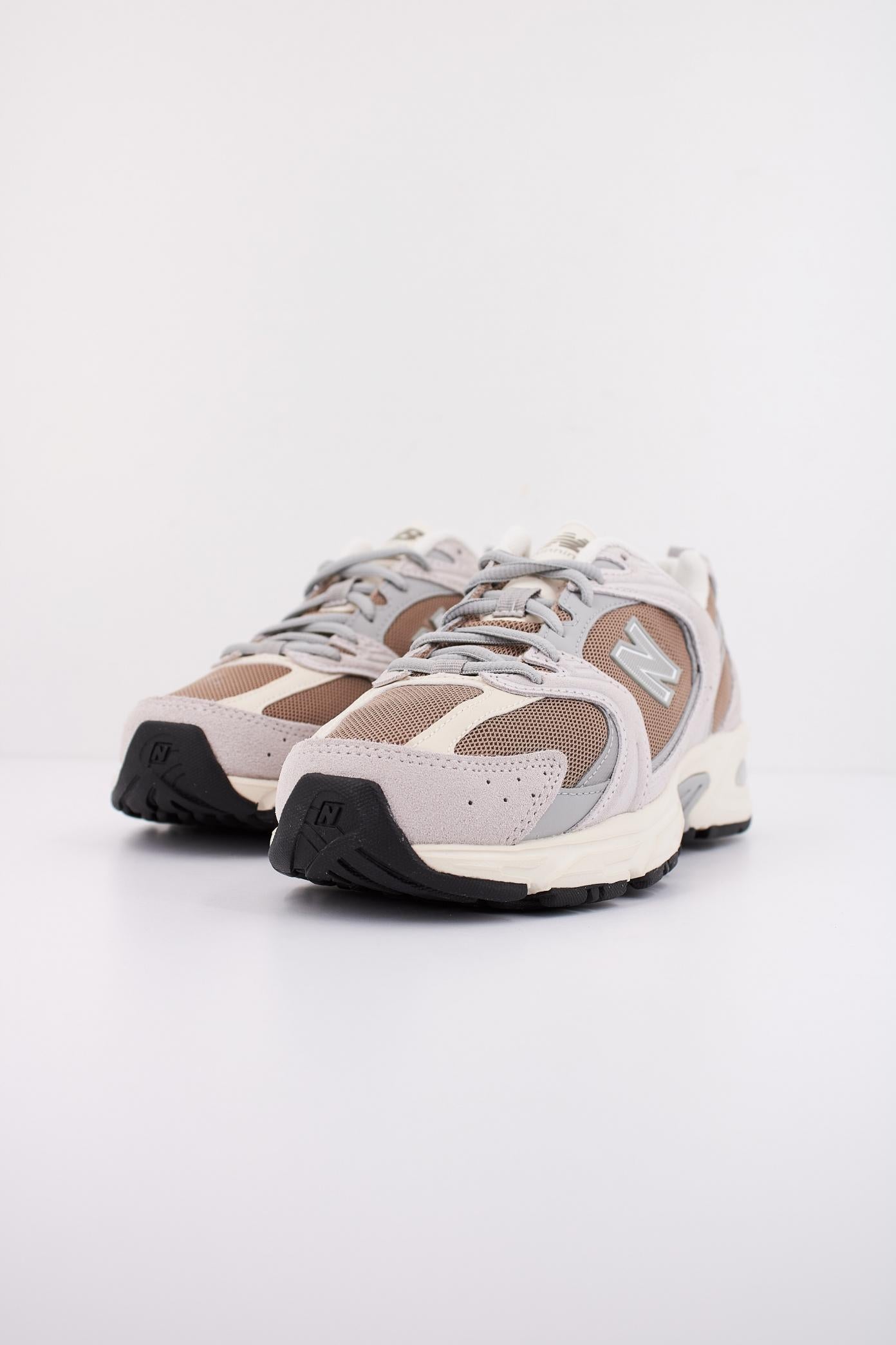 NEW BALANCE MR en color MARRON  (2)