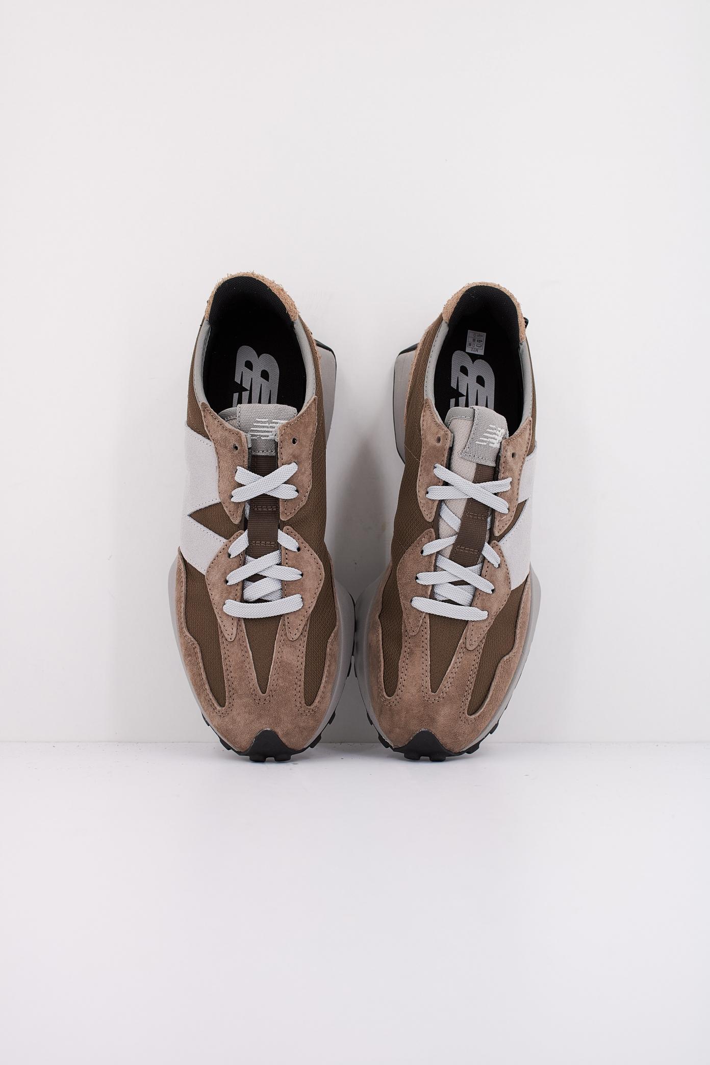 NEW BALANCE U  en color MARRON  (3)