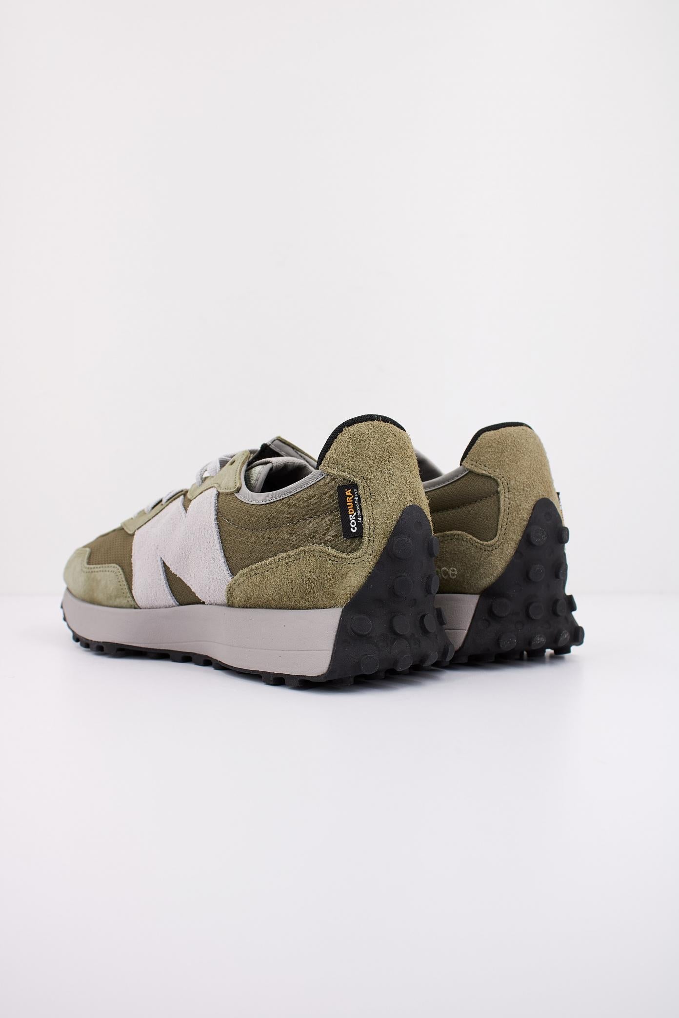 NEW BALANCE U  en color VERDE  (4)