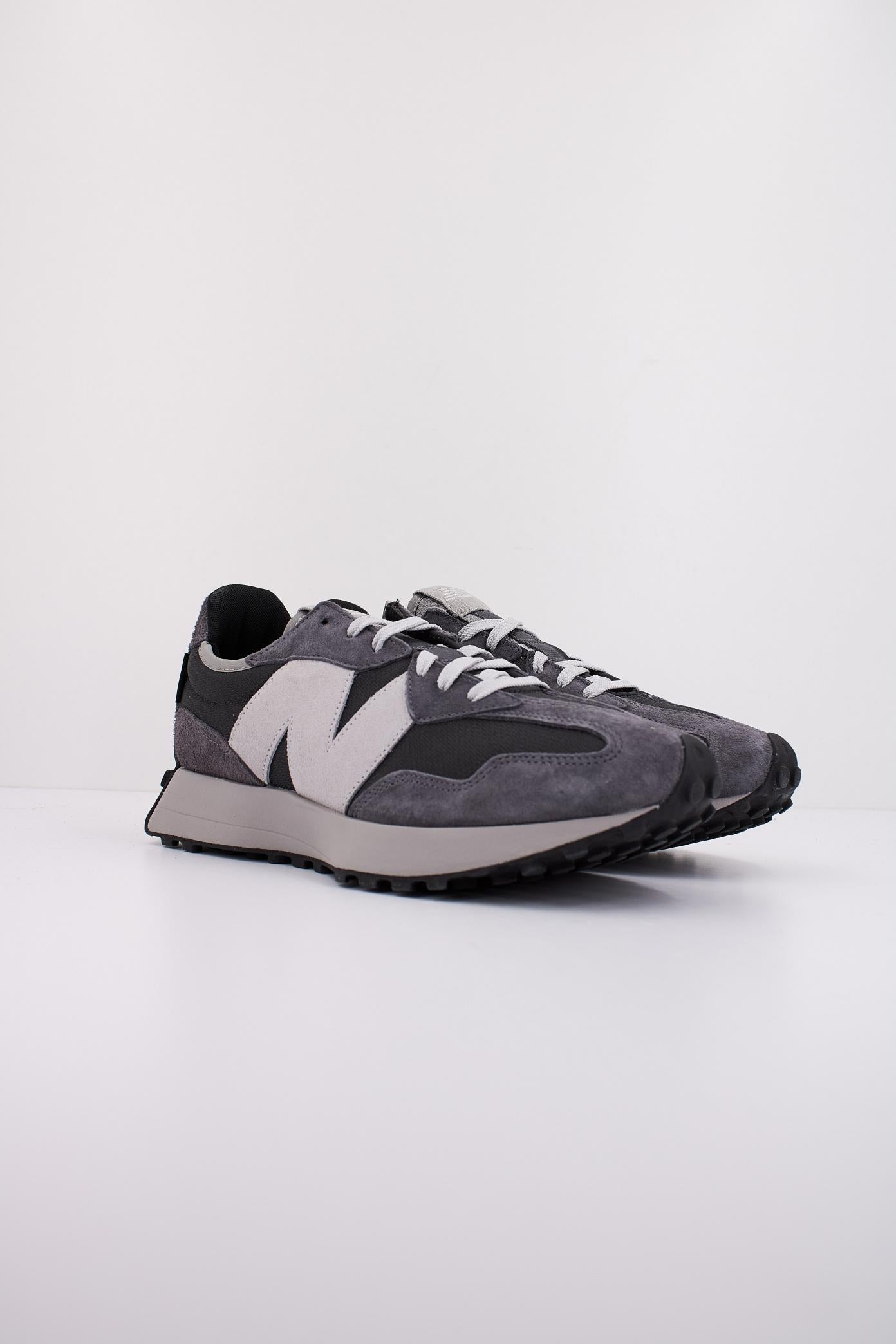 NEW BALANCE U  en color GRIS  (2)