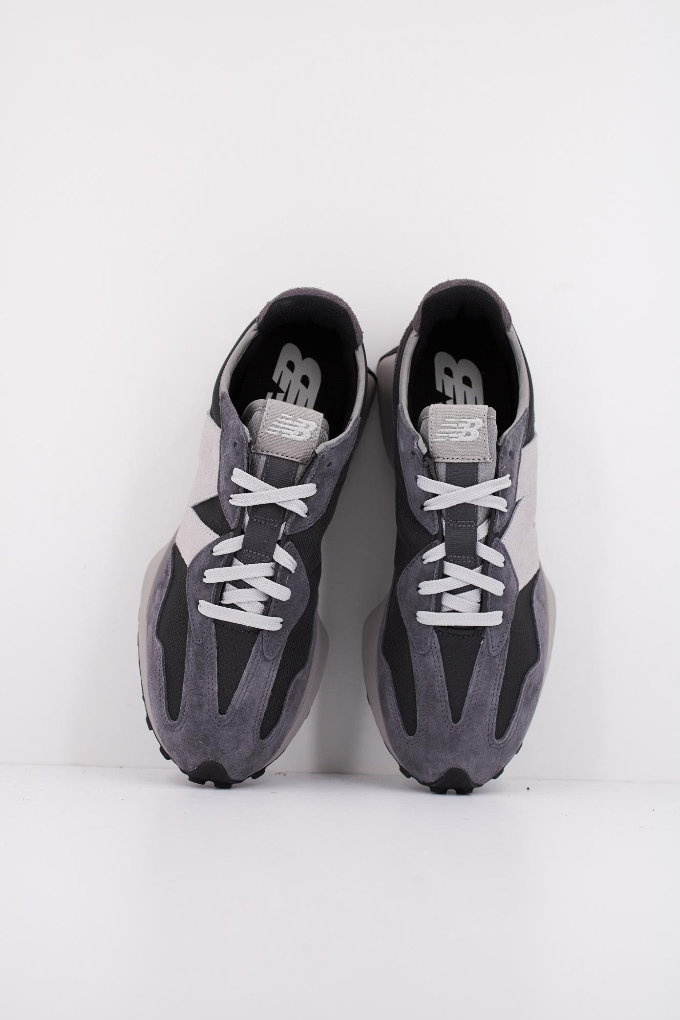 NEW BALANCE U  en color GRIS  (3)