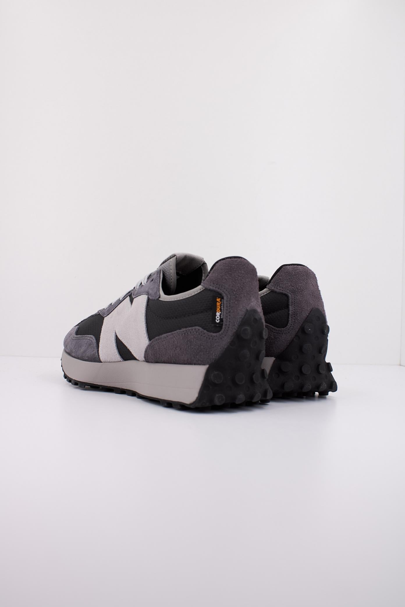 NEW BALANCE U  en color GRIS  (4)