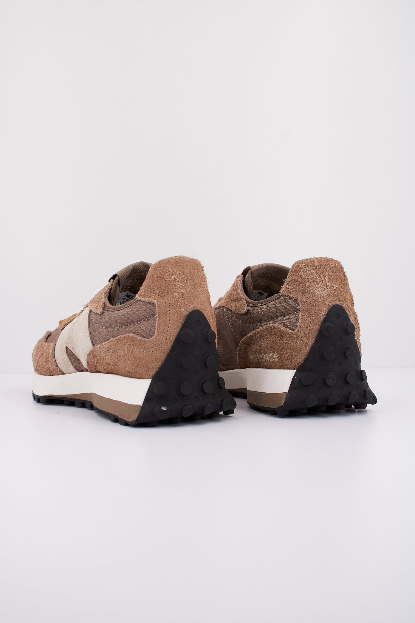 NEW BALANCE  en color MARRON  (4)