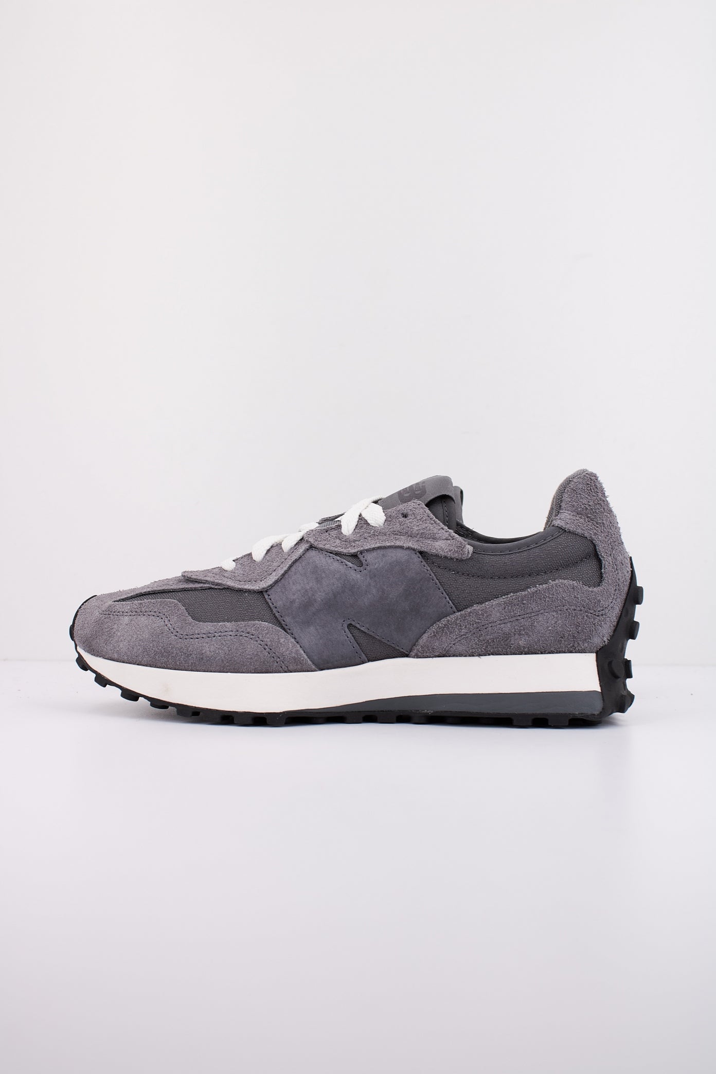 NEW BALANCE U WTG en color GRIS  (1)