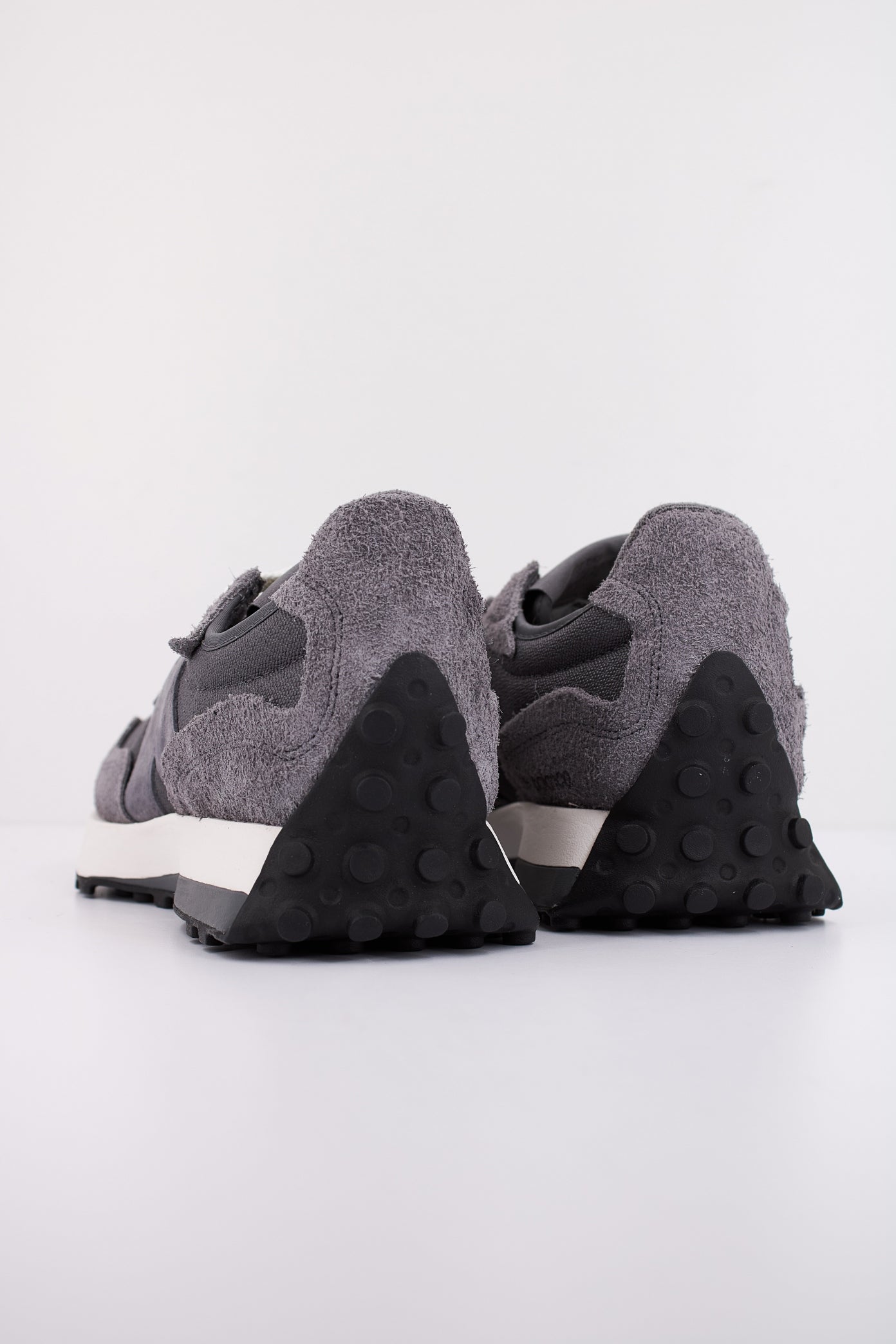 NEW BALANCE U WTG en color GRIS  (4)
