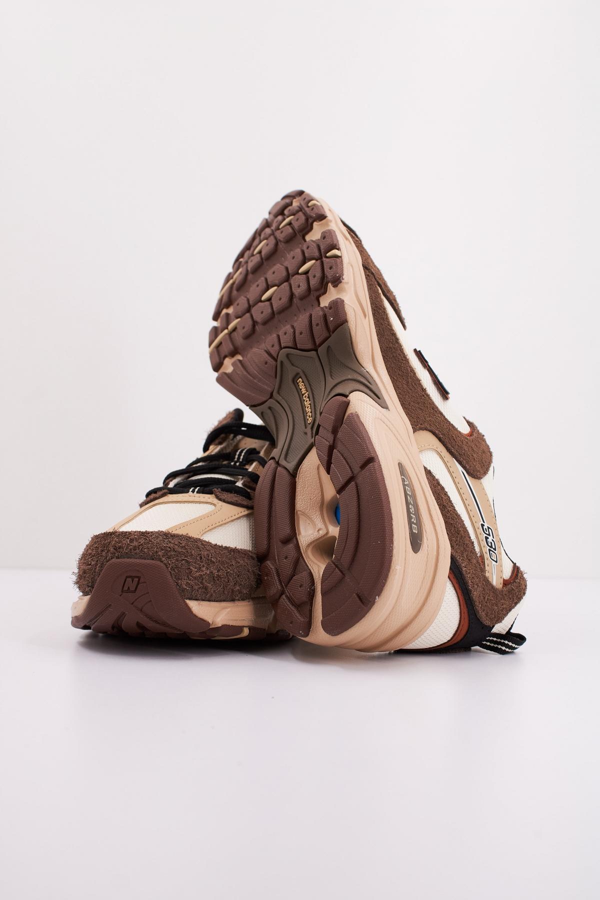 NEW BALANCE MR en color MARRON  (5)