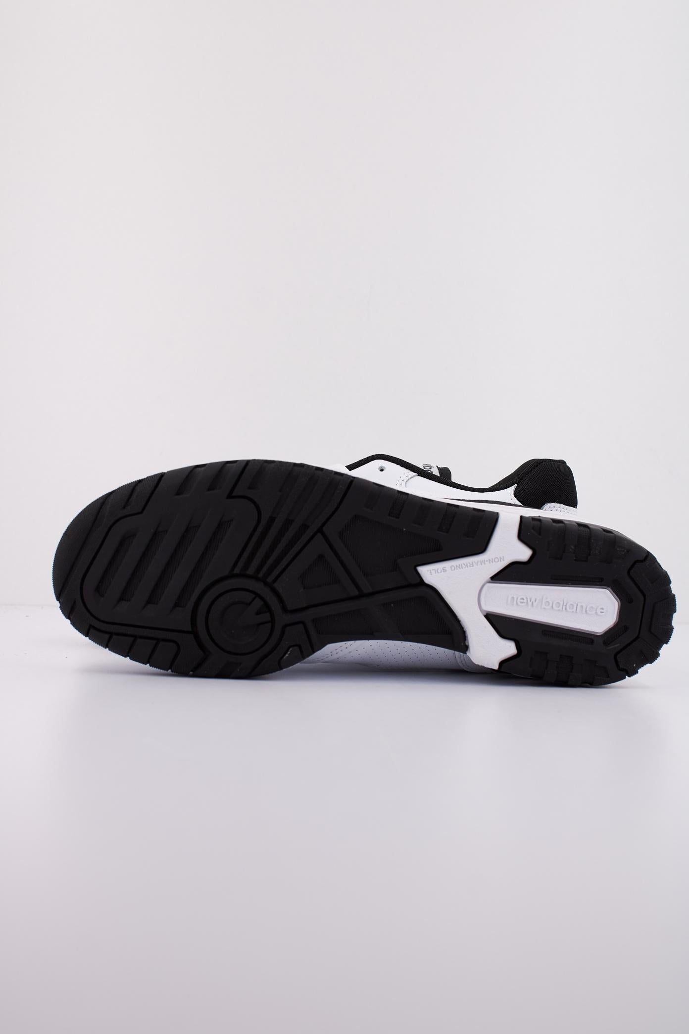 NEW BALANCE BB  en color BLANCO  (5)