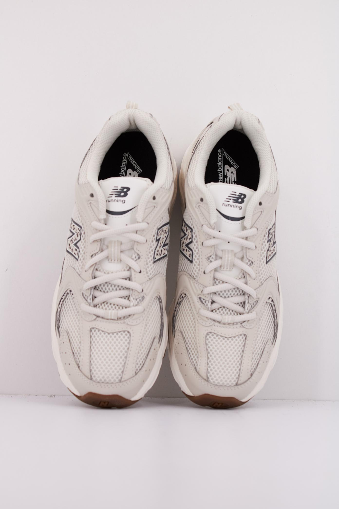 NEW BALANCE MR en color BEIS  (3)