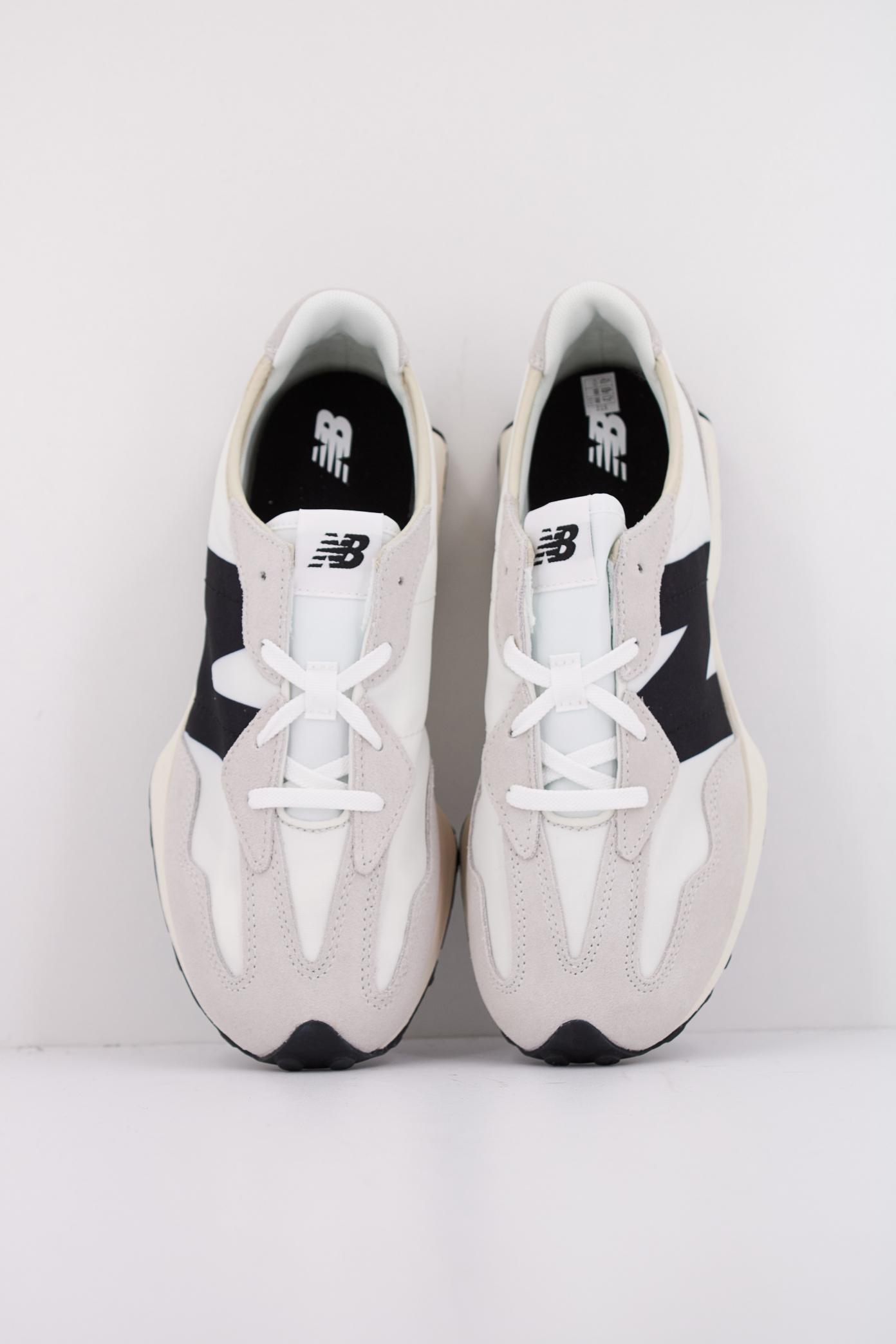 NEW BALANCE GS FE  en color BLANCO  (3)
