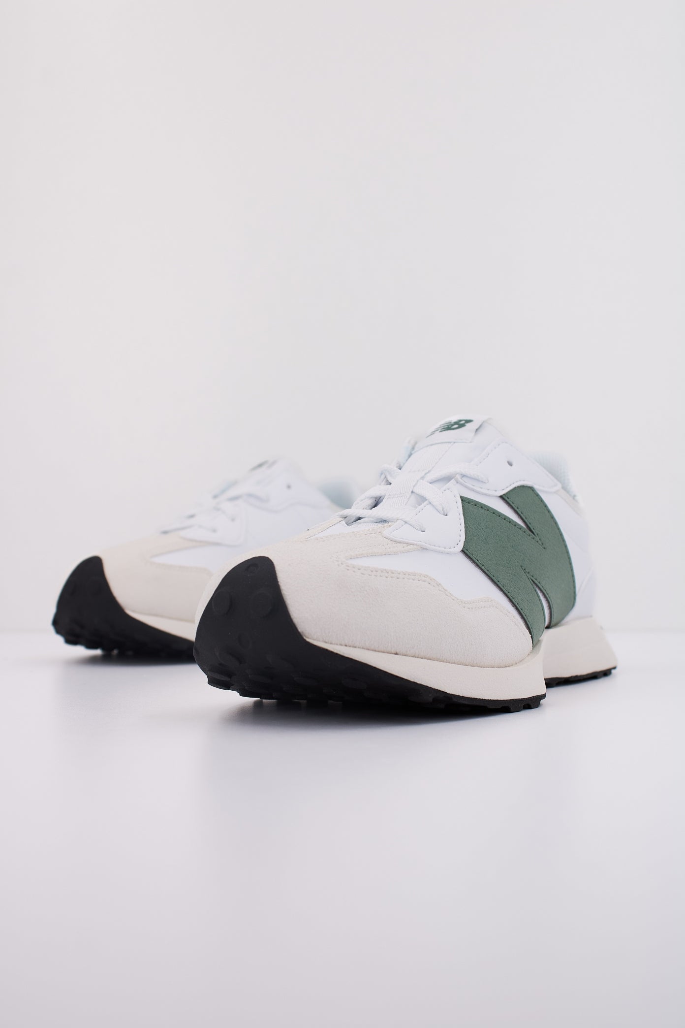 NEW BALANCE GS SJ  en color BLANCO  (2)
