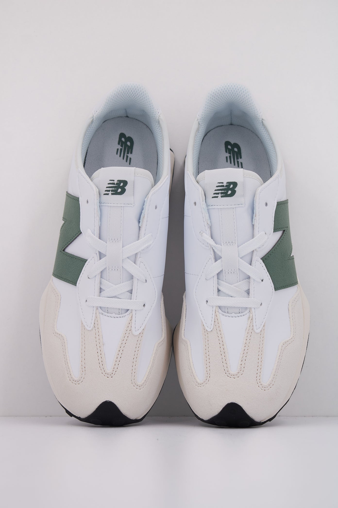 NEW BALANCE GS SJ  en color BLANCO  (3)