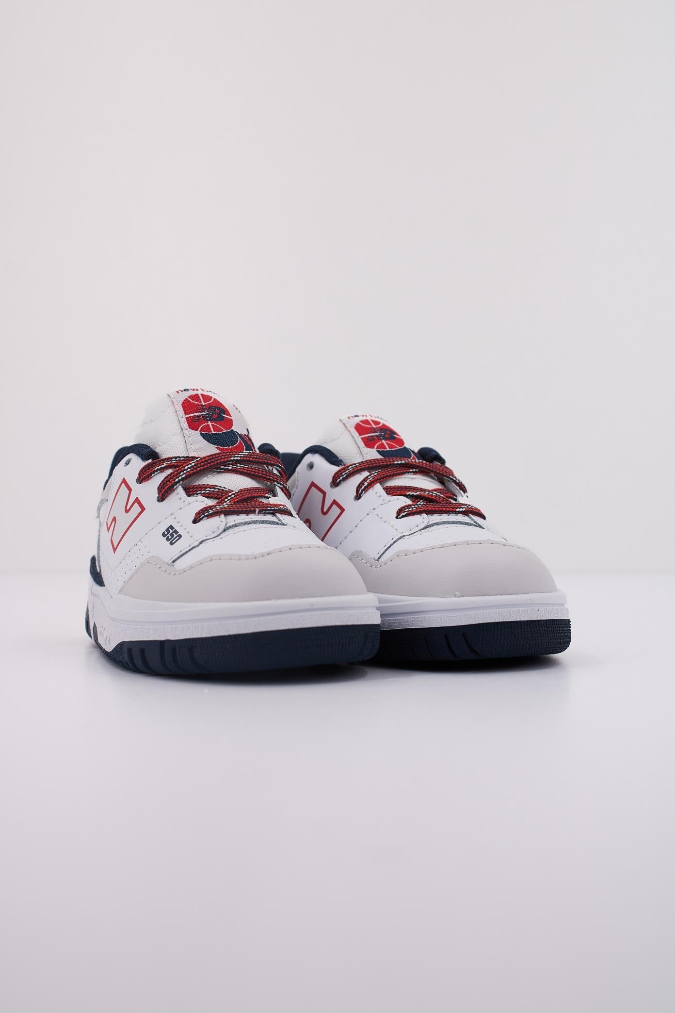 NEW BALANCE FW KIDS COURT en color BLANCO  (2)