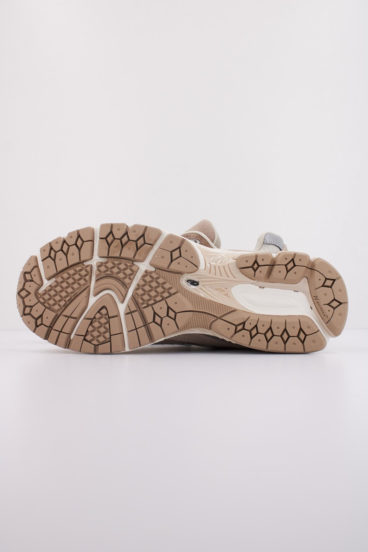 NEW BALANCE M en color MARRON  (5)