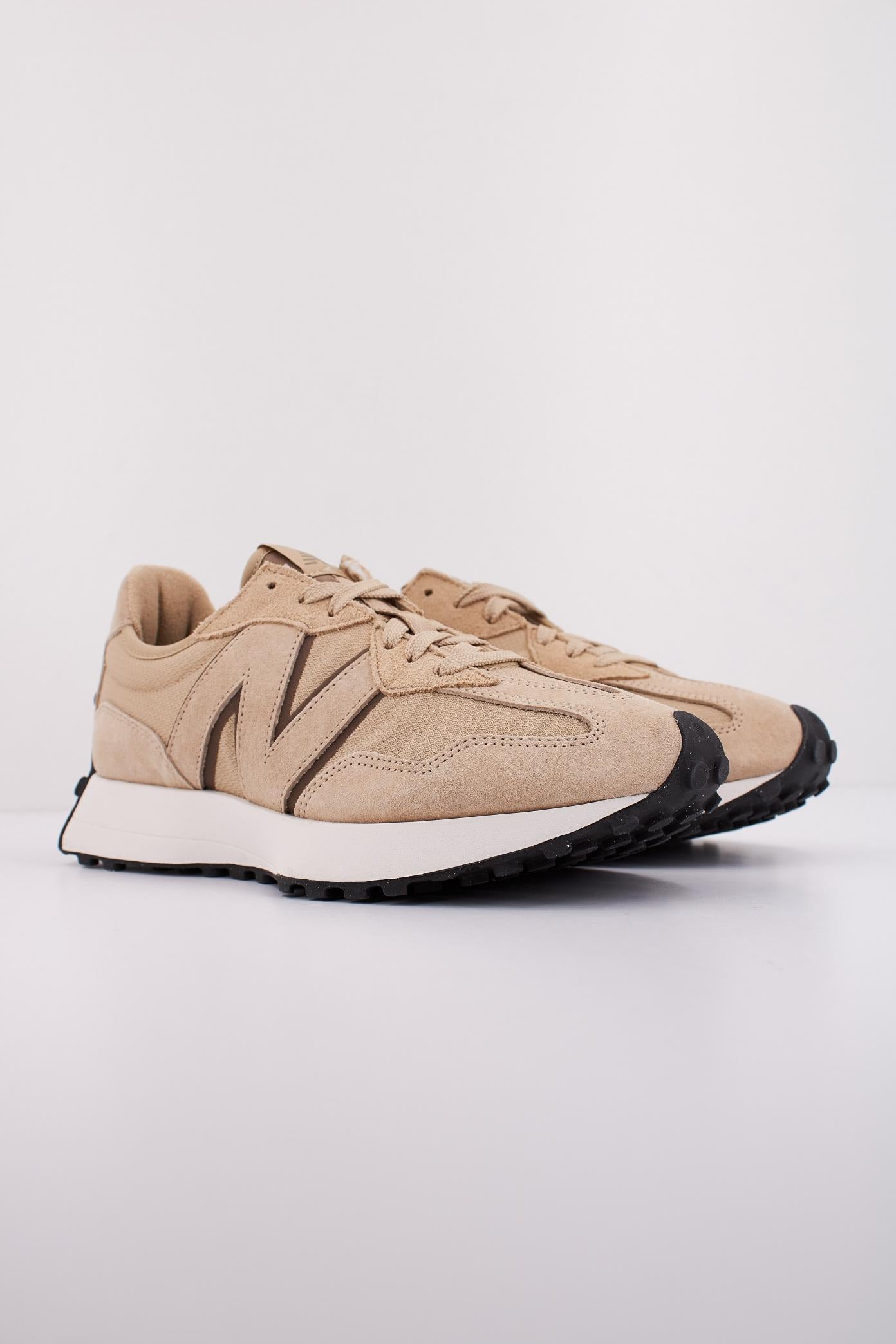 NEW BALANCE U en color MARRON CLARO  (2)