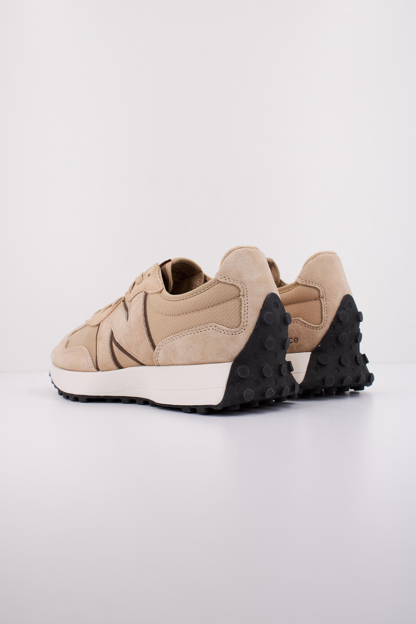 NEW BALANCE U en color MARRON CLARO  (4)