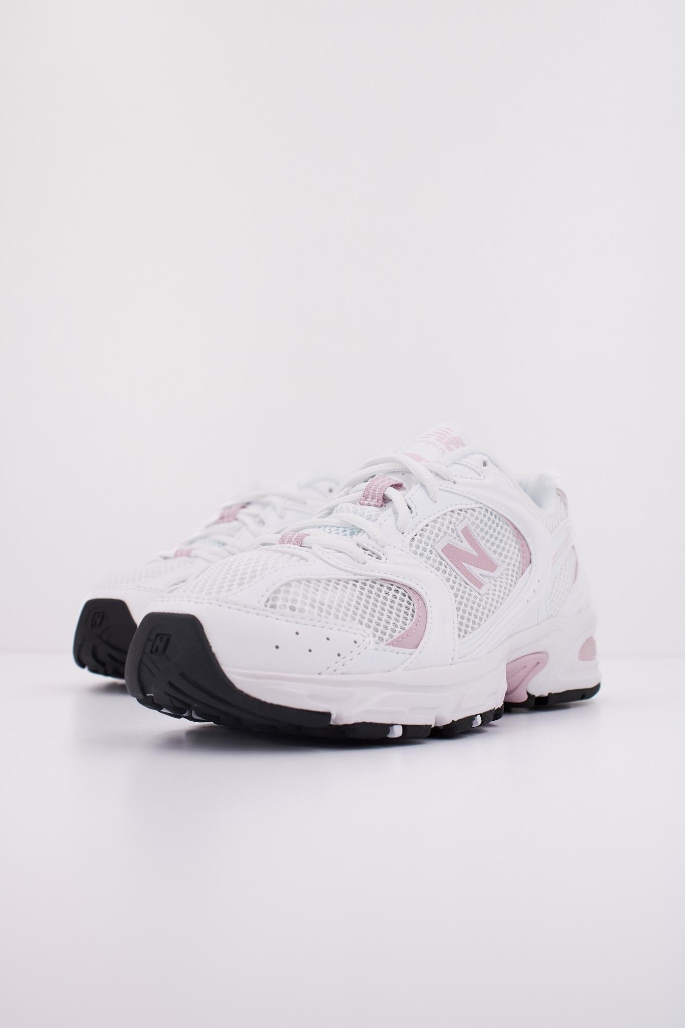 NEW BALANCE U CSA  en color BLANCO  (2)