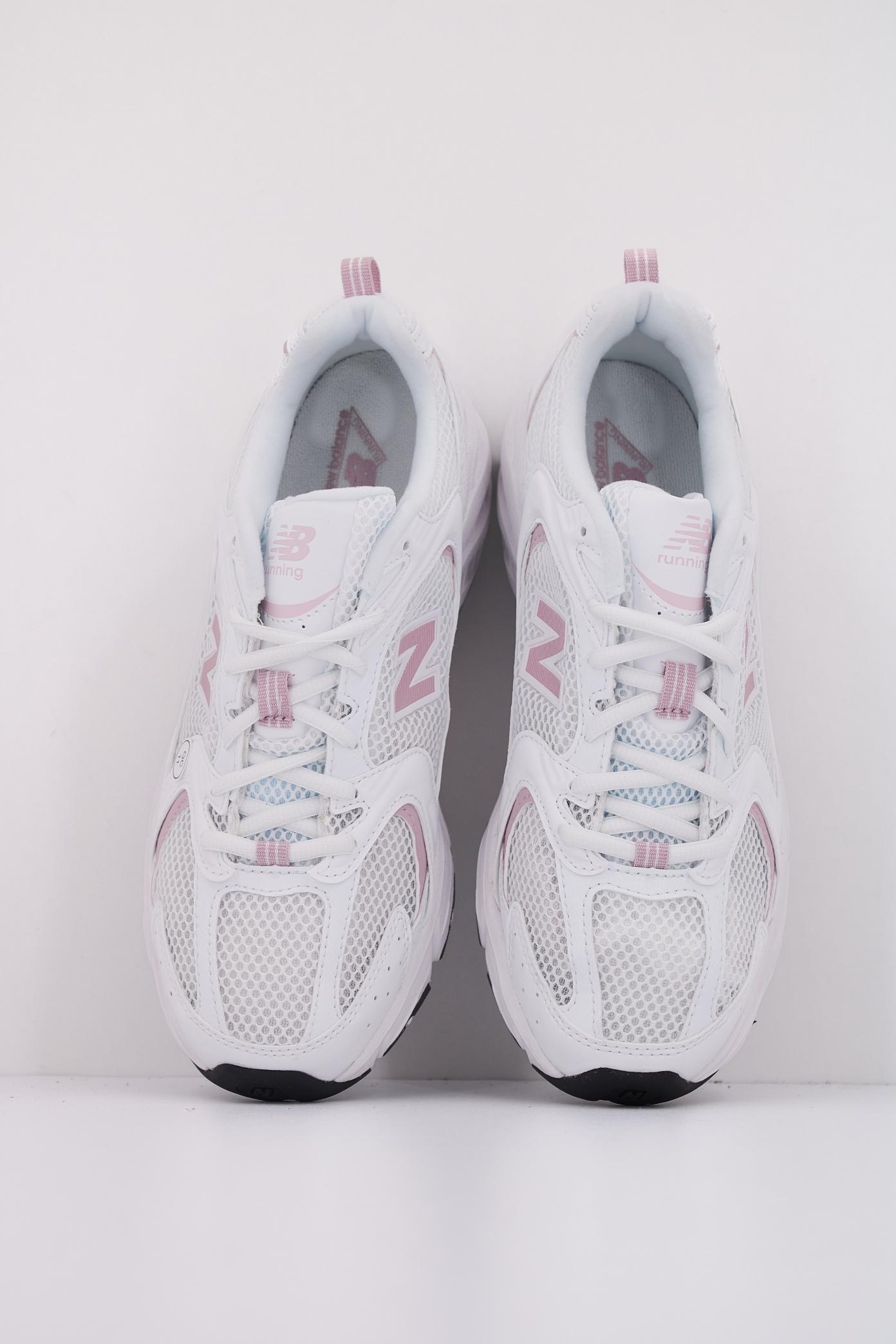 NEW BALANCE U CSA  en color BLANCO  (3)