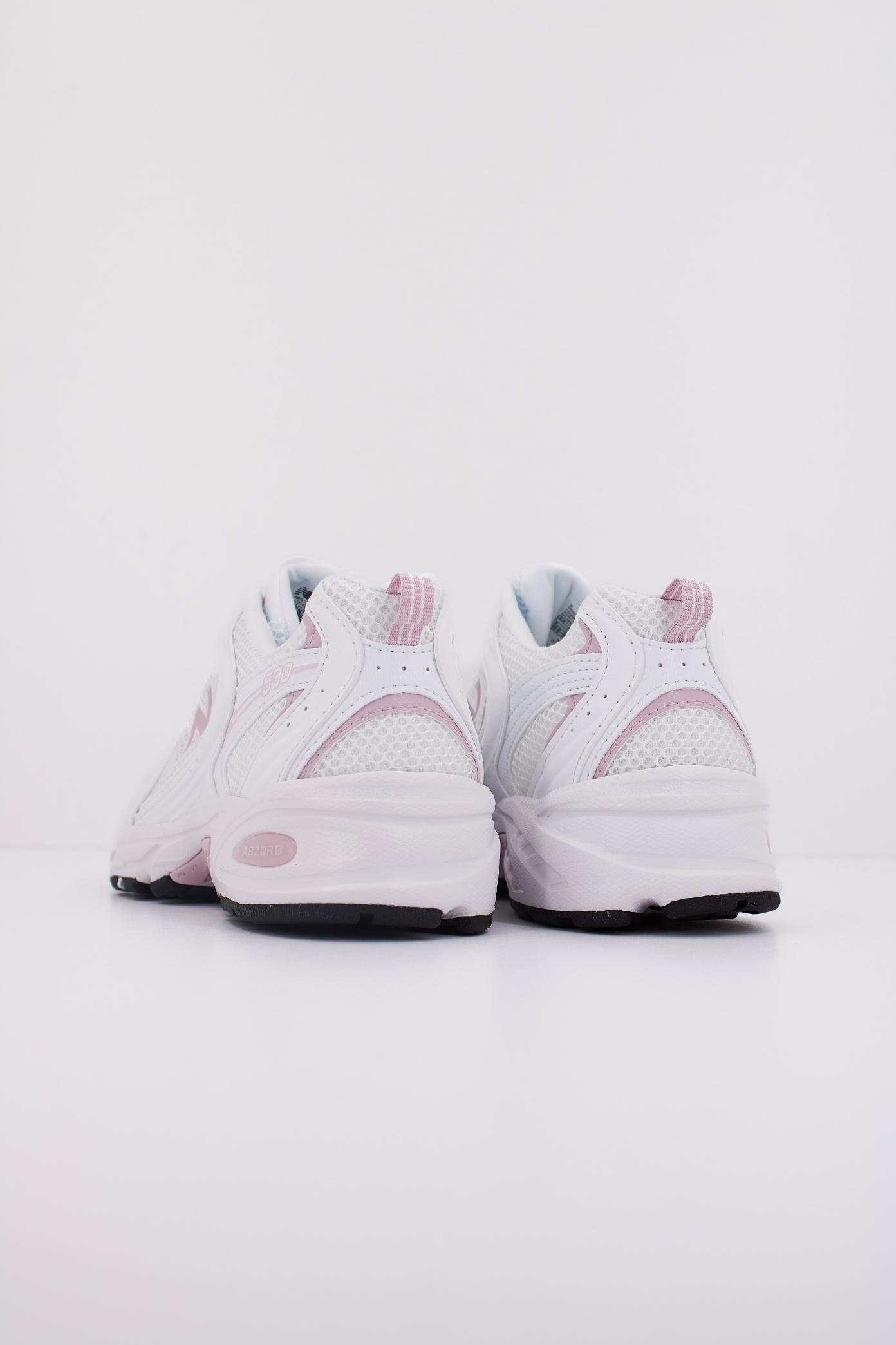 NEW BALANCE U CSA  en color BLANCO  (4)
