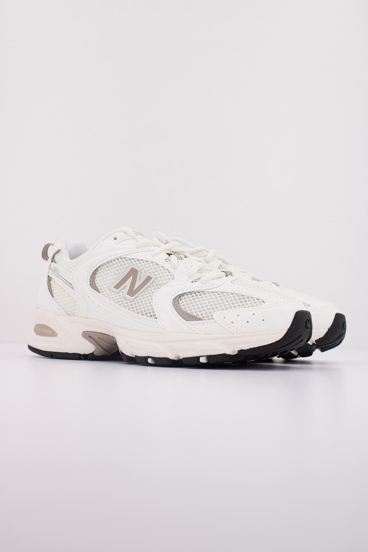 NEW BALANCE U  en color BLANCO  (2)