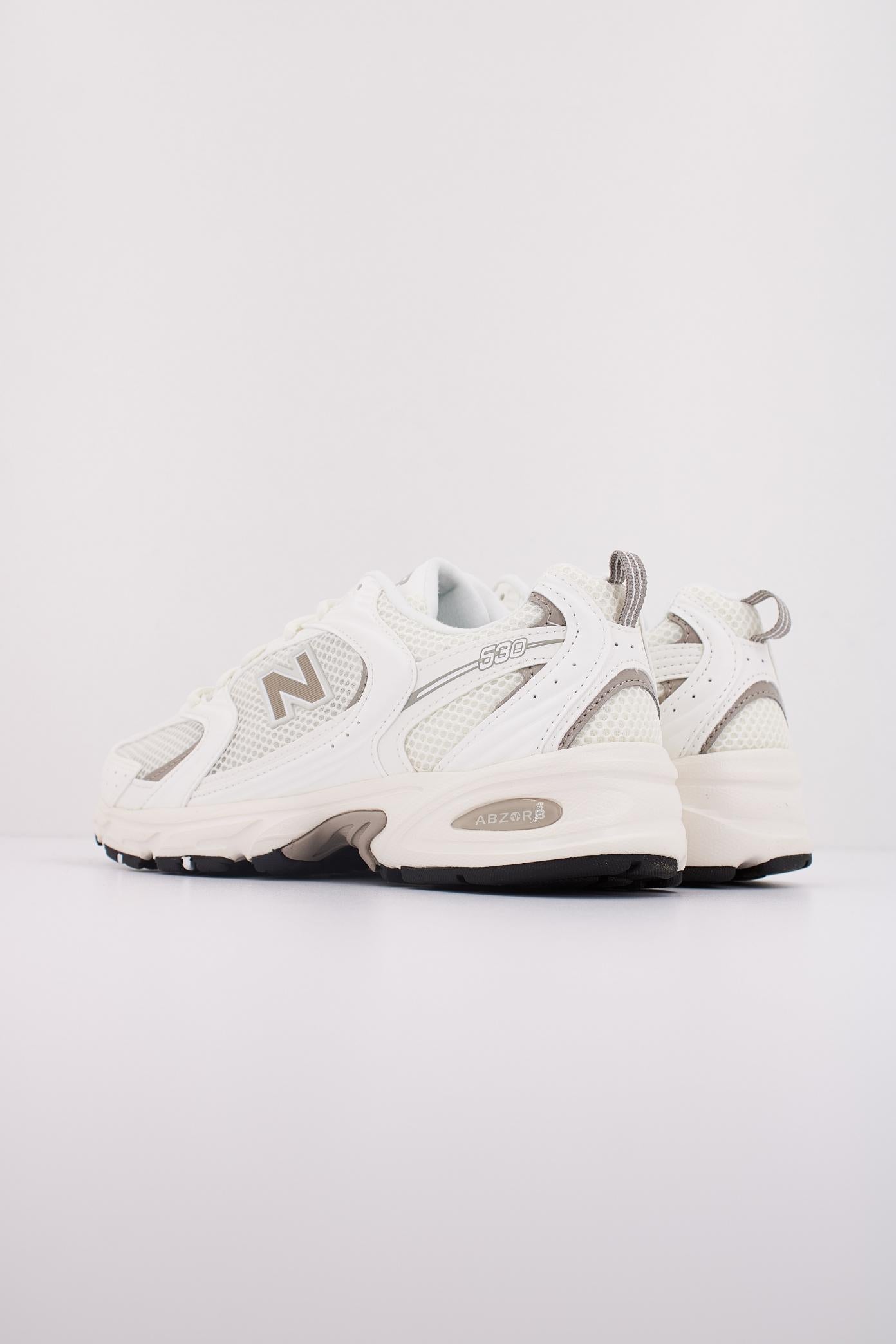 NEW BALANCE U  en color BLANCO  (4)