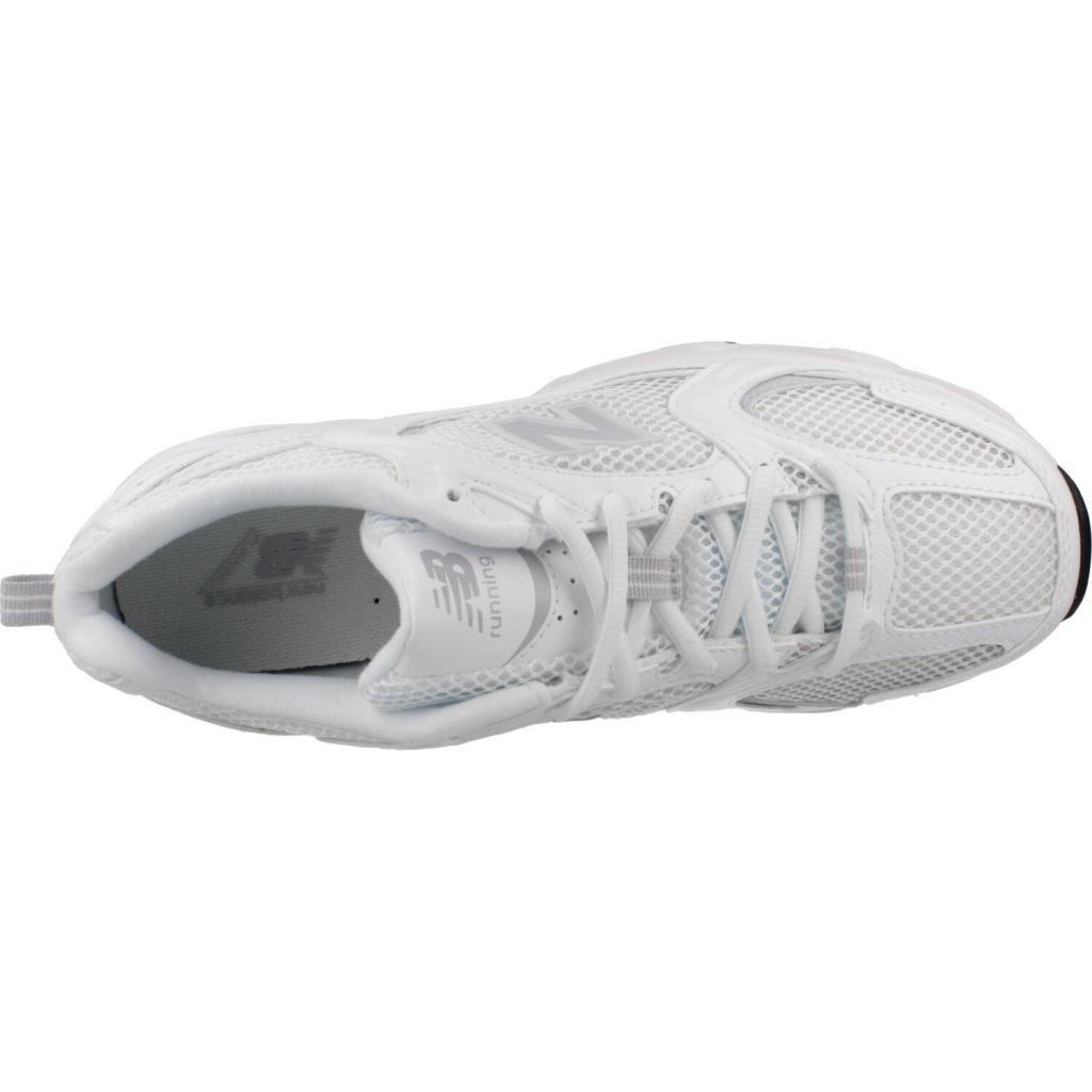 NEW BALANCE U  en color BLANCO  (7)