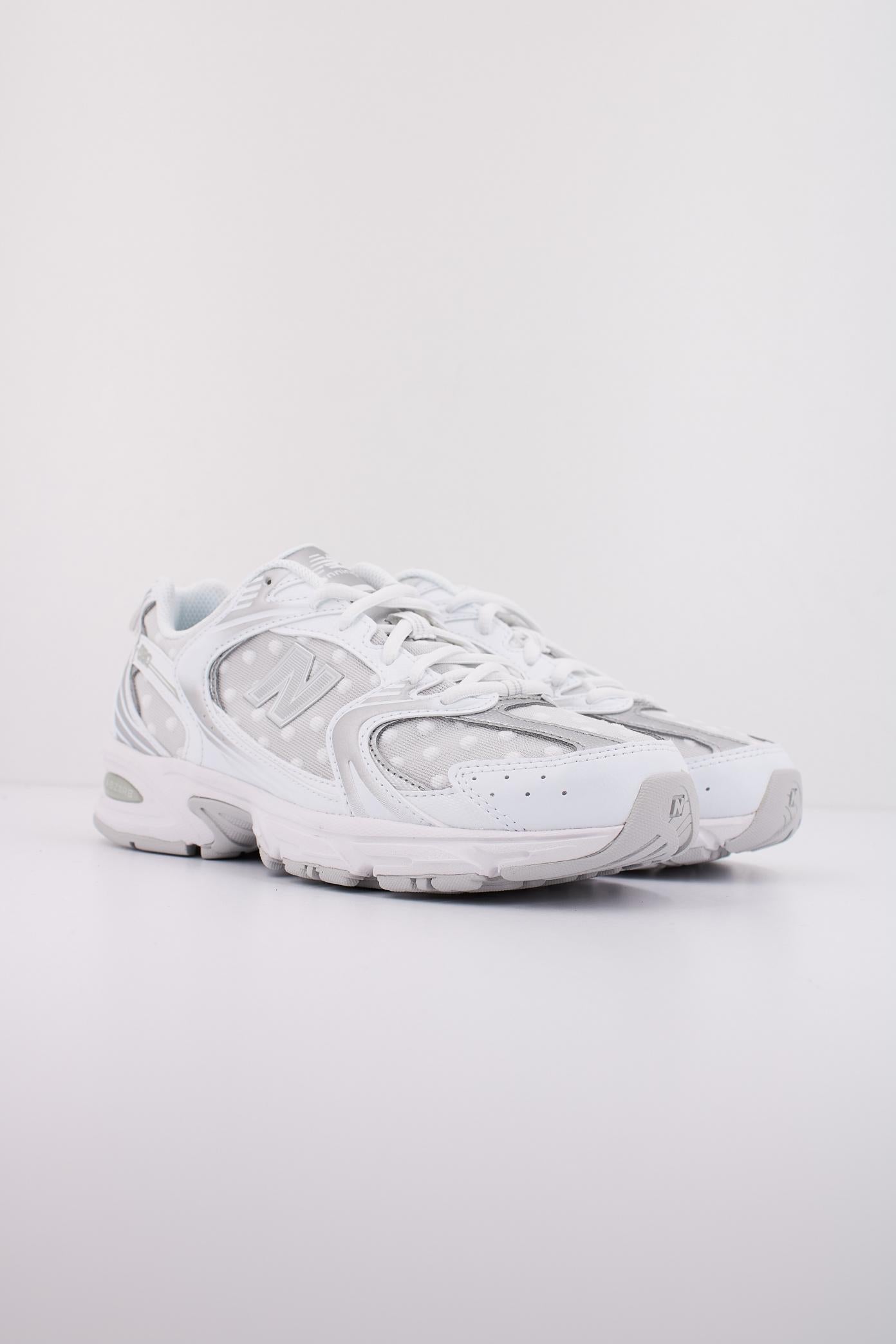 NEW BALANCE U HFW en color BLANCO  (2)