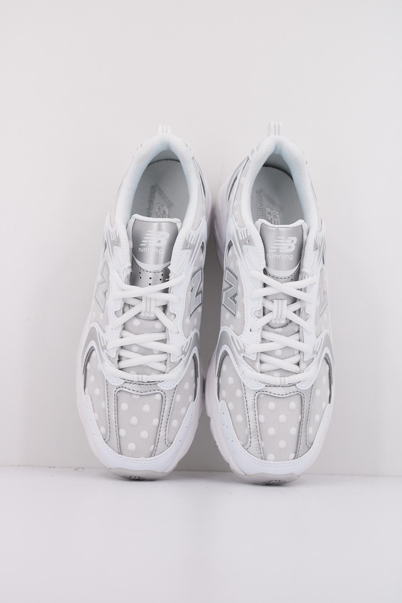 NEW BALANCE U HFW en color BLANCO  (3)
