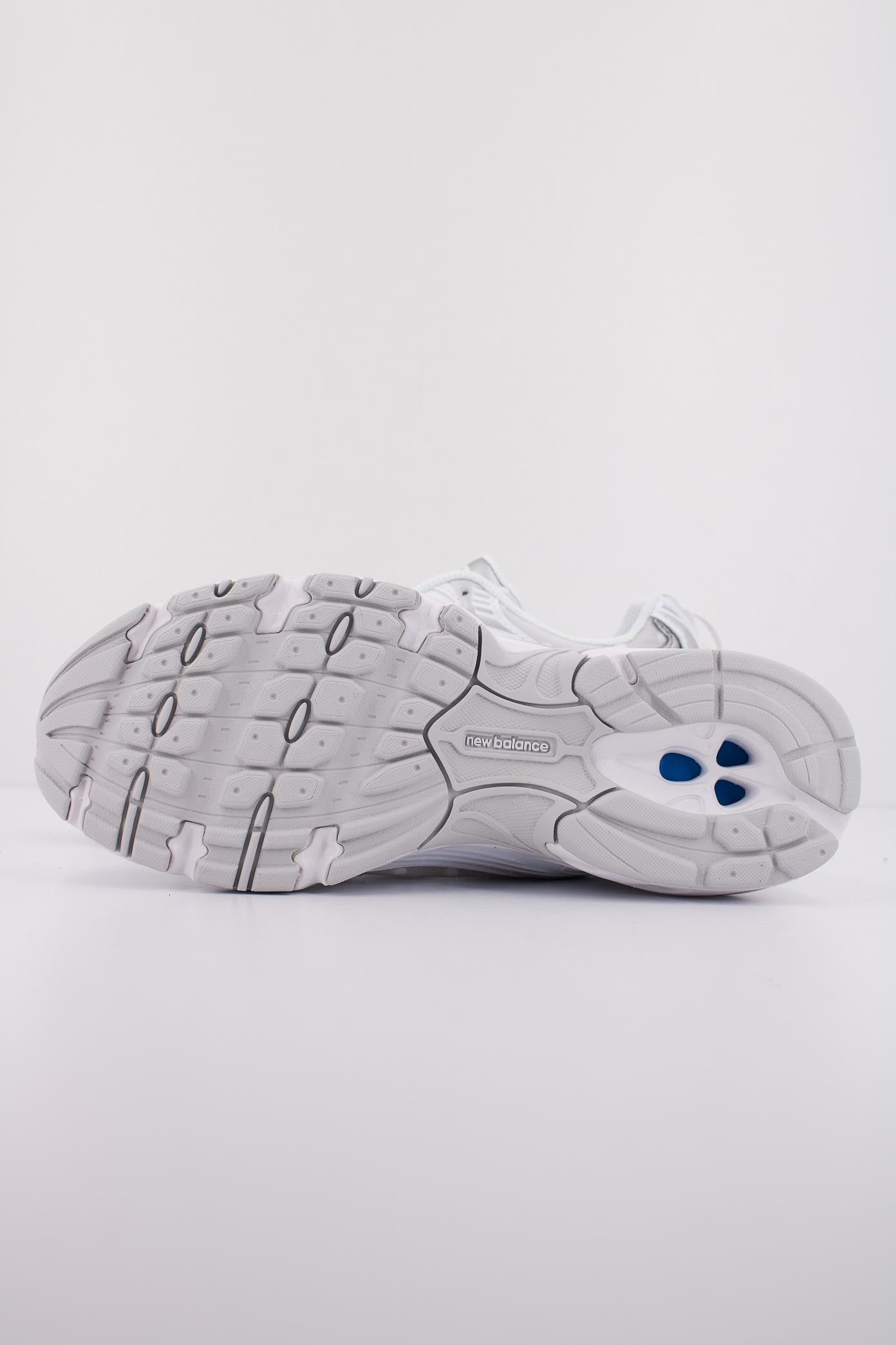 NEW BALANCE U HFW en color BLANCO  (5)