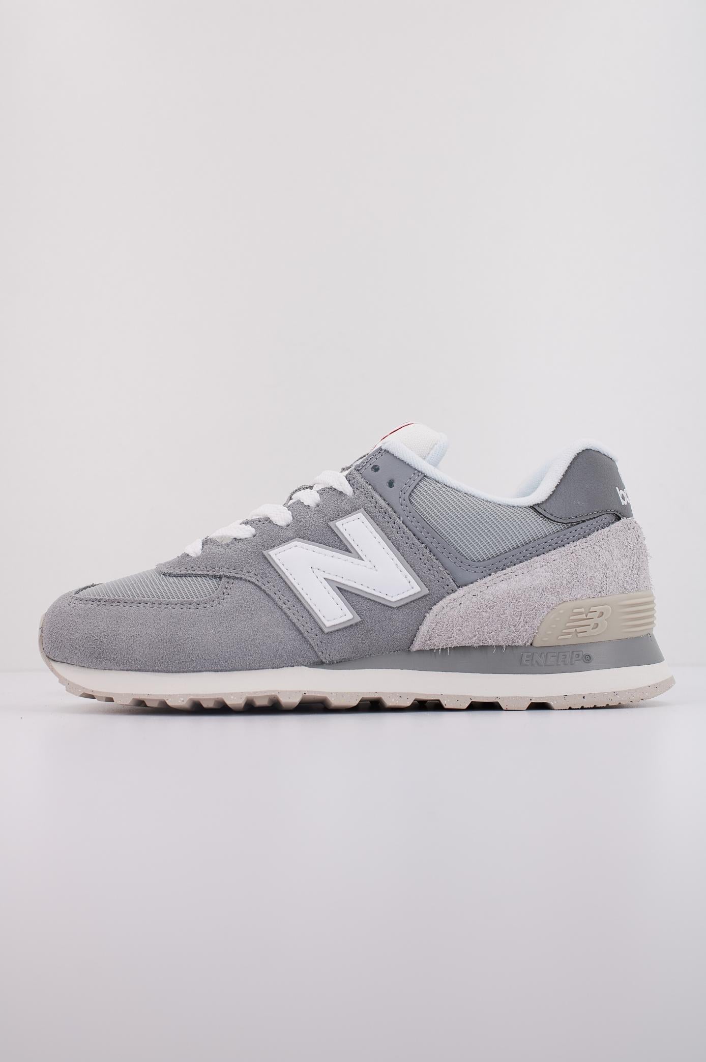 NEW BALANCE U  en color GRIS  (1)