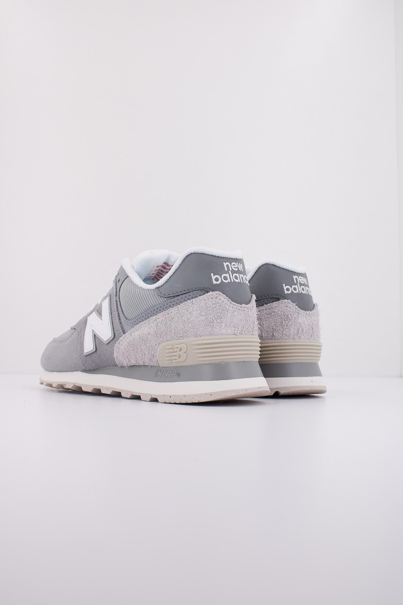 NEW BALANCE U  en color GRIS  (4)