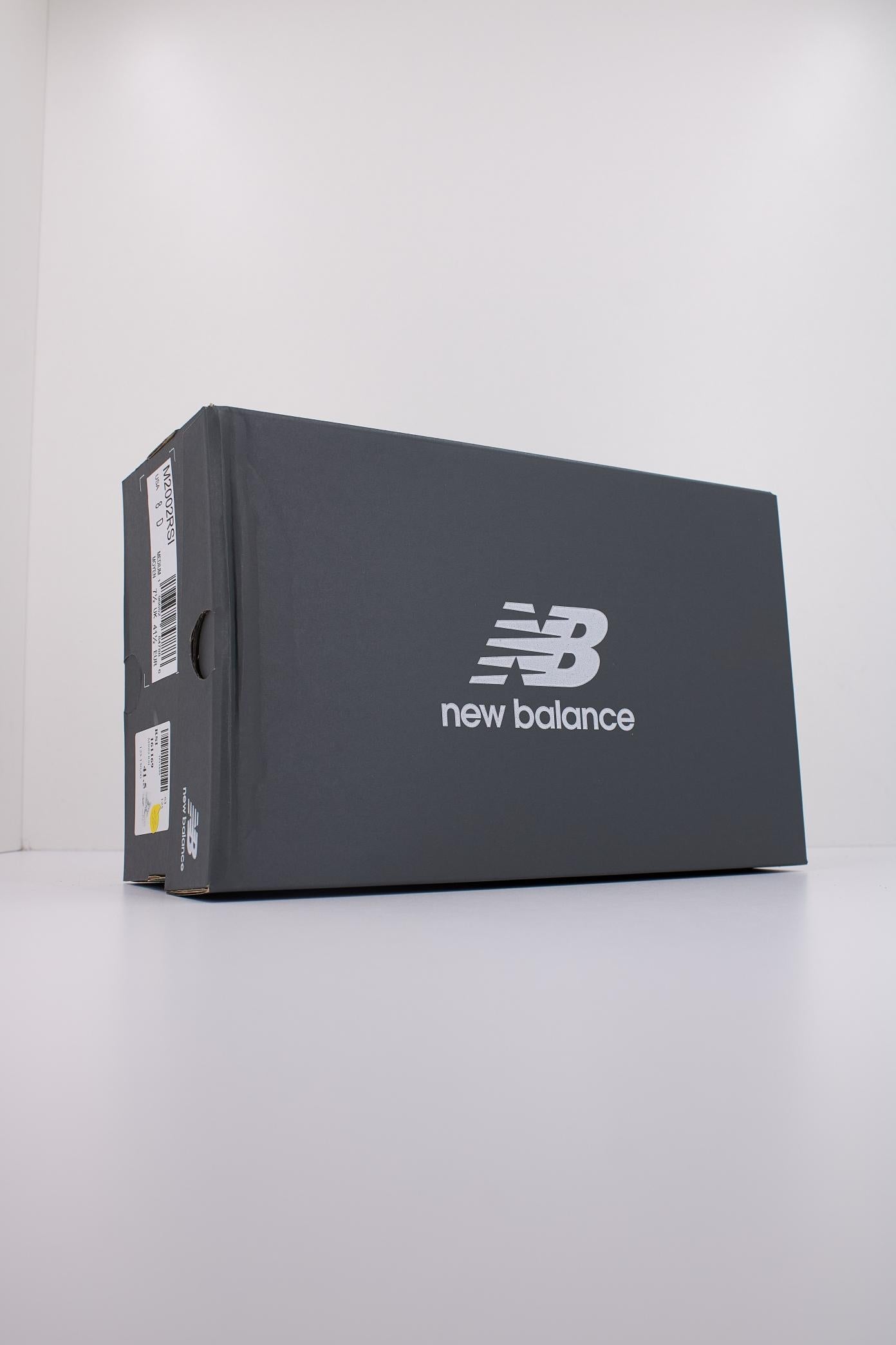 NEW BALANCE U  en color GRIS  (6)