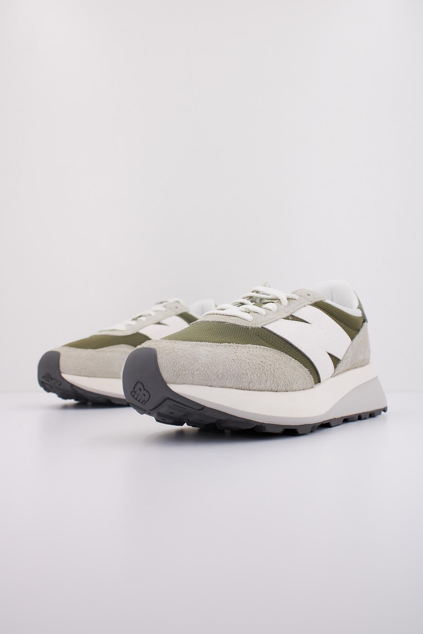 NEW BALANCE U AL en color VERDE  (2)